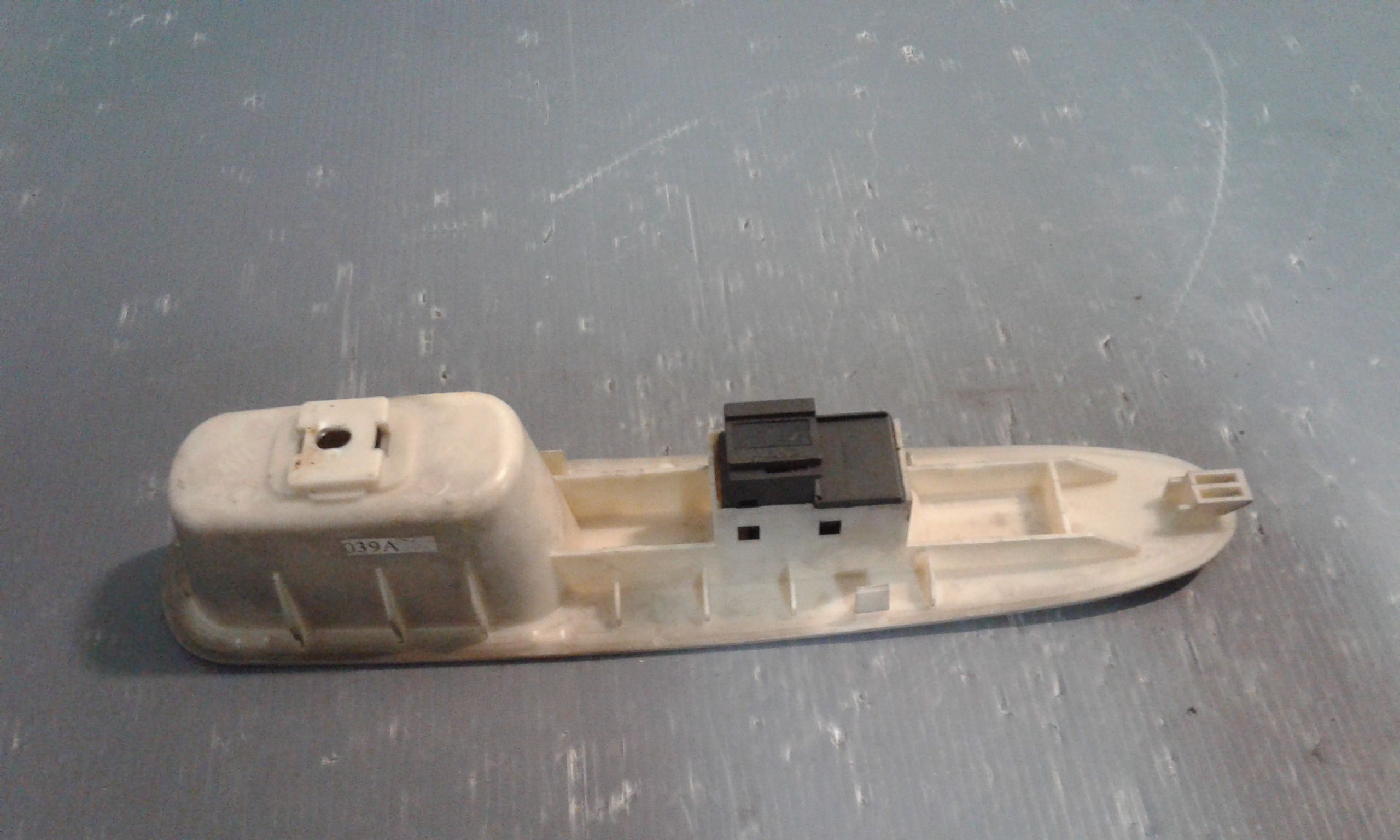 Interruttore Alzacristalli Porta Ant. Destro Usato