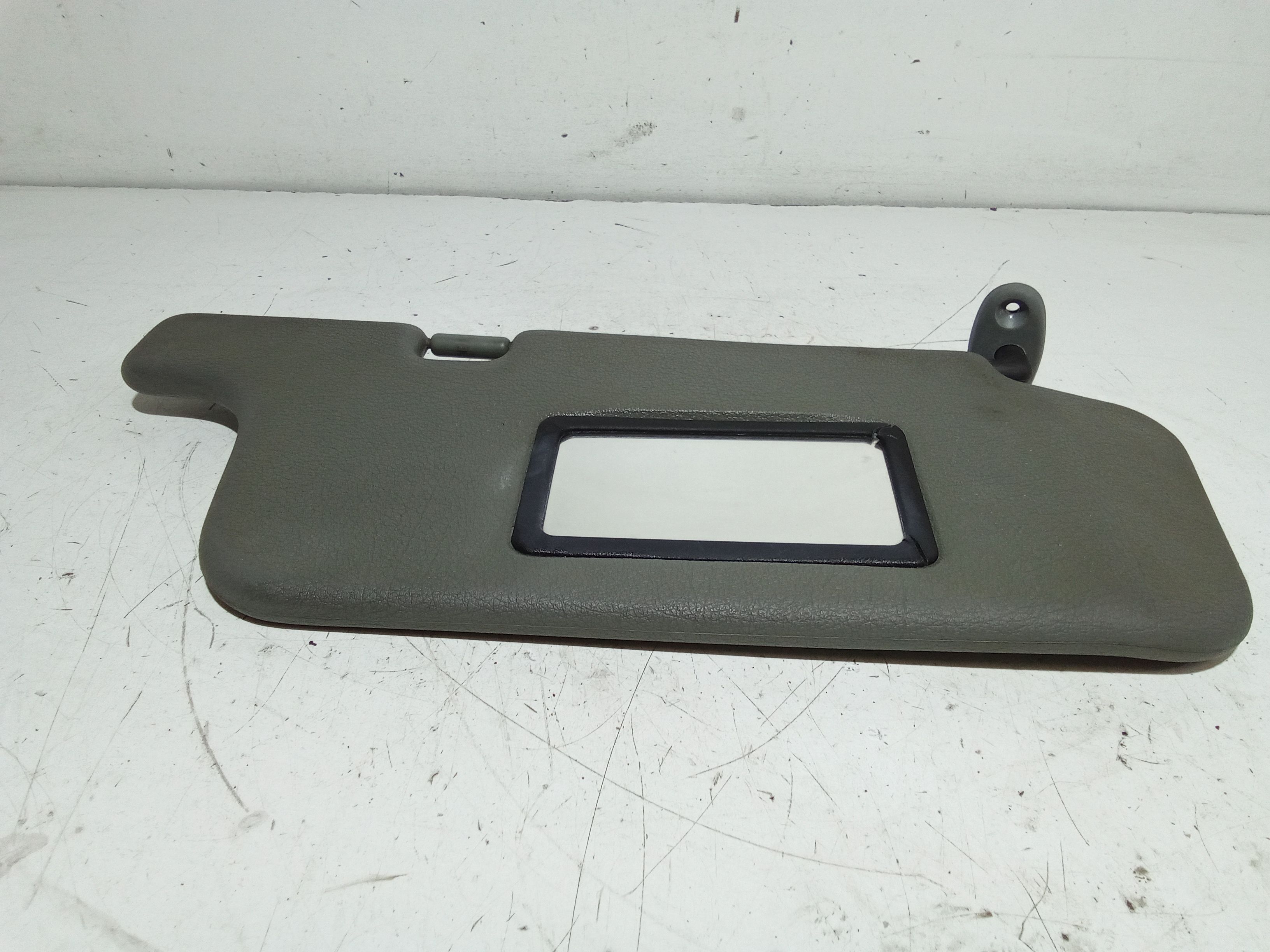 Aletta Parasole Parabrezza Destro 964001F570 Usato