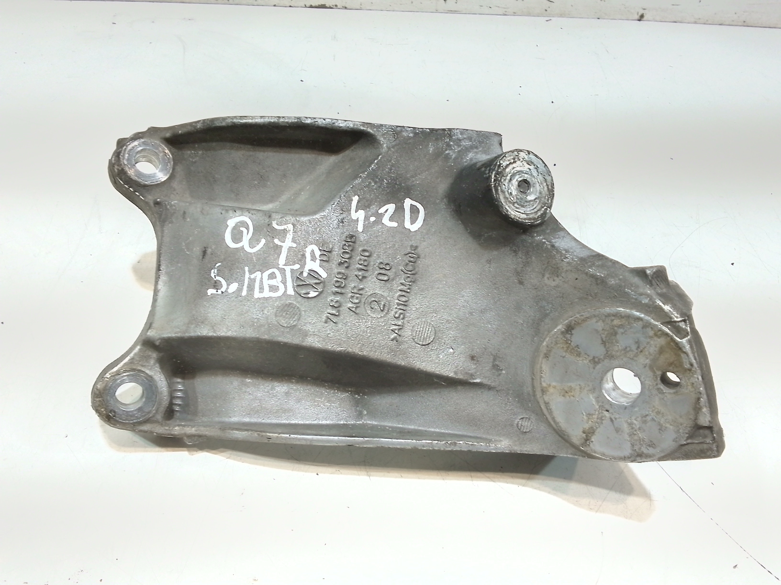 Piastra Alloggiamento Supporto Motore (Con Eventuale Bielletta O Tirante Associato) Usato