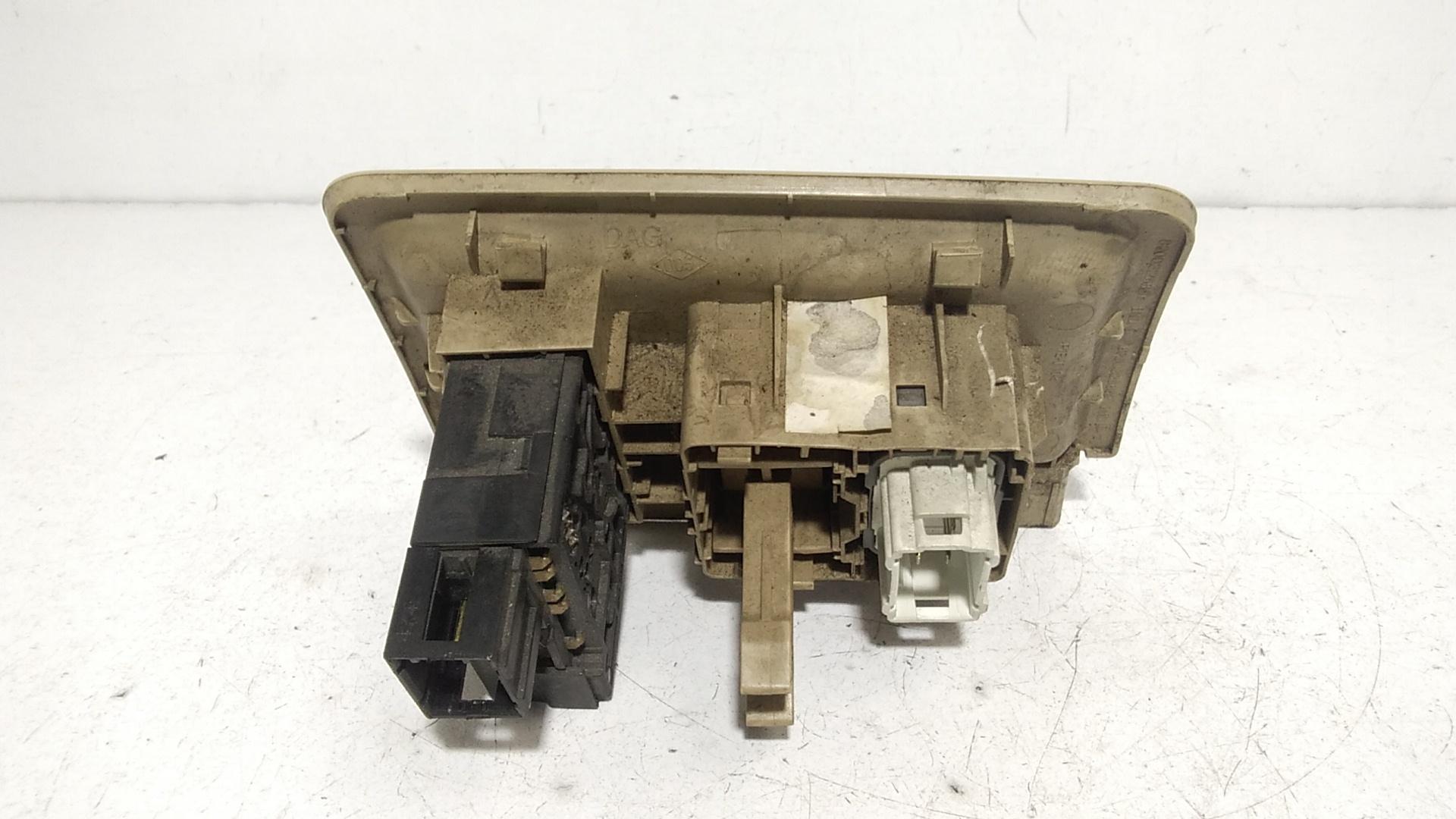 Comando Regolazione Altezza Proiettori 8200379685 Usato