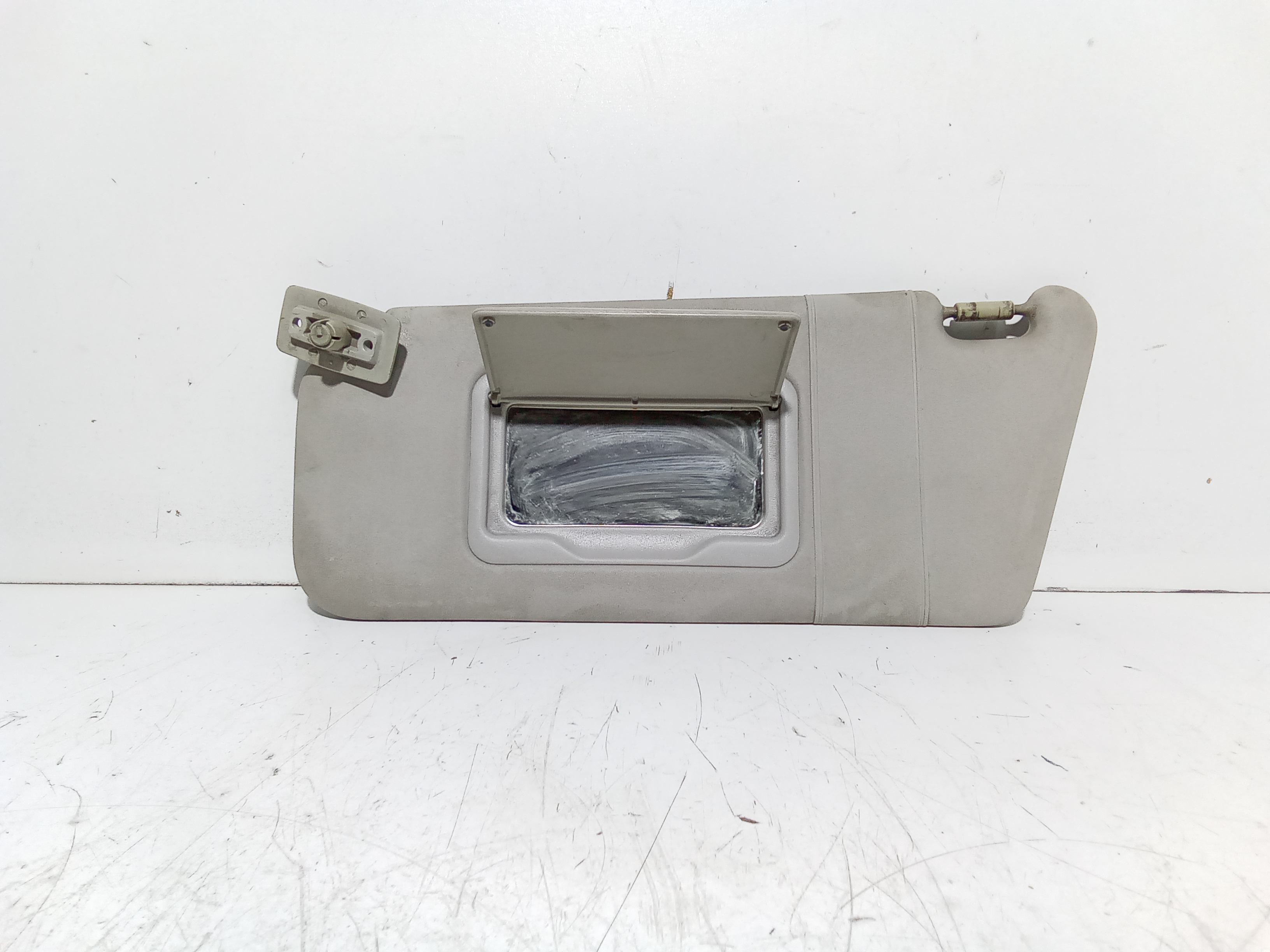 Aletta Parasole Parabrezza Sinistro A16981001107H48 Usato