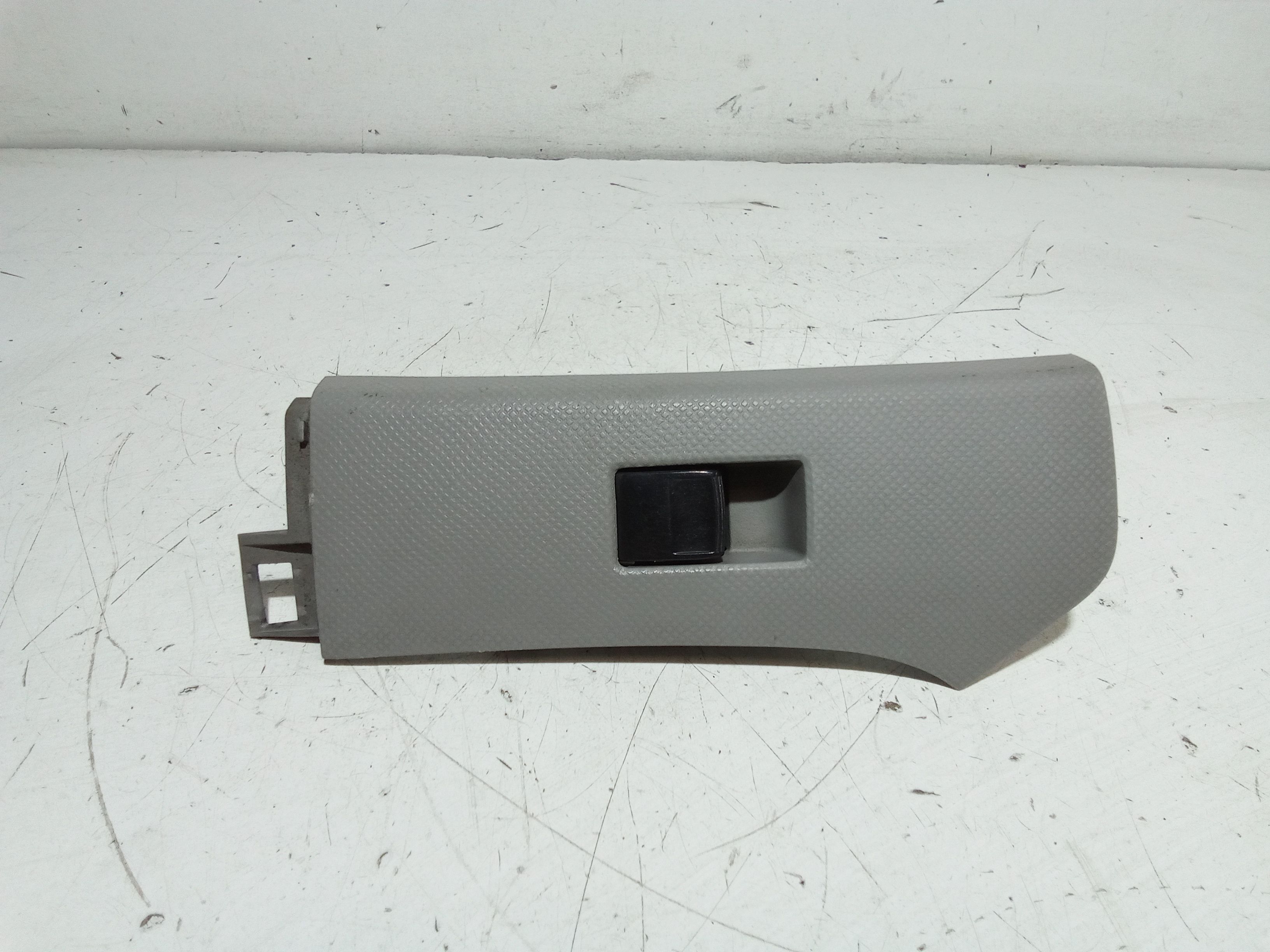 Interruttore Alzacristalli Porta Ant. Destro Usato