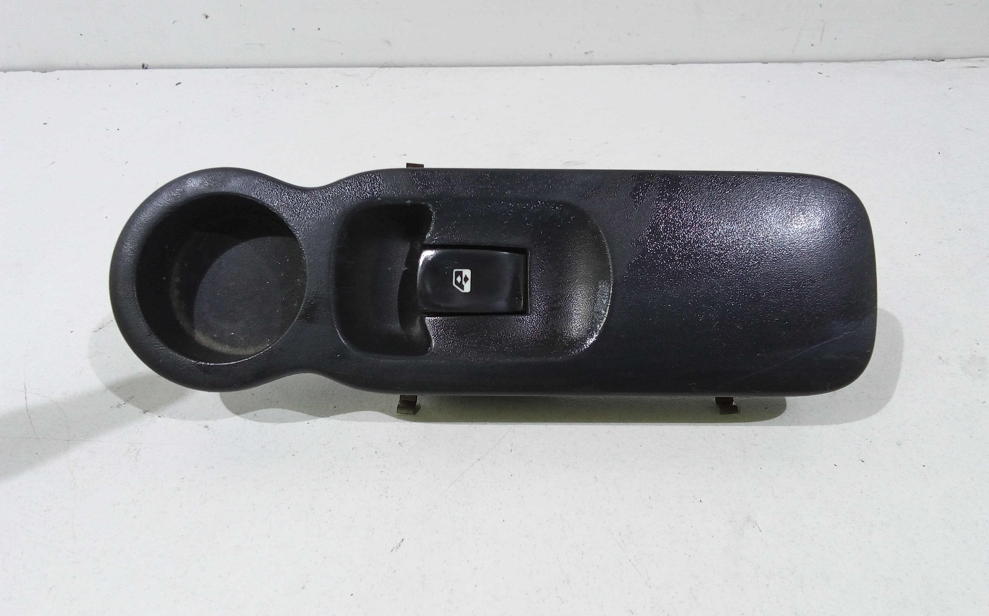 Interruttore Alzacristalli Porta Ant. Destro 8200214936 Usato