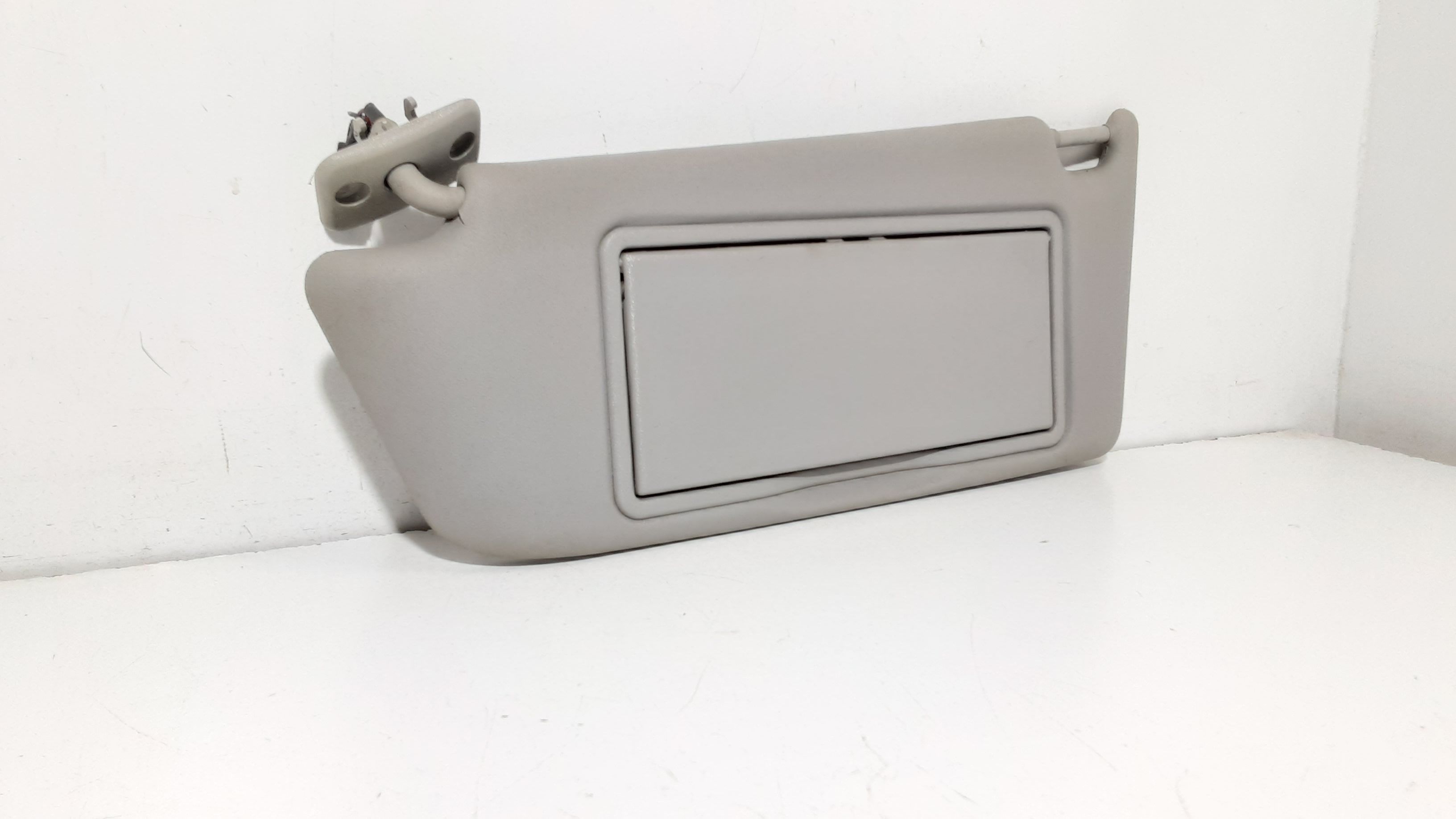 Aletta Parasole Parabrezza Sinistro 13113042 Usato