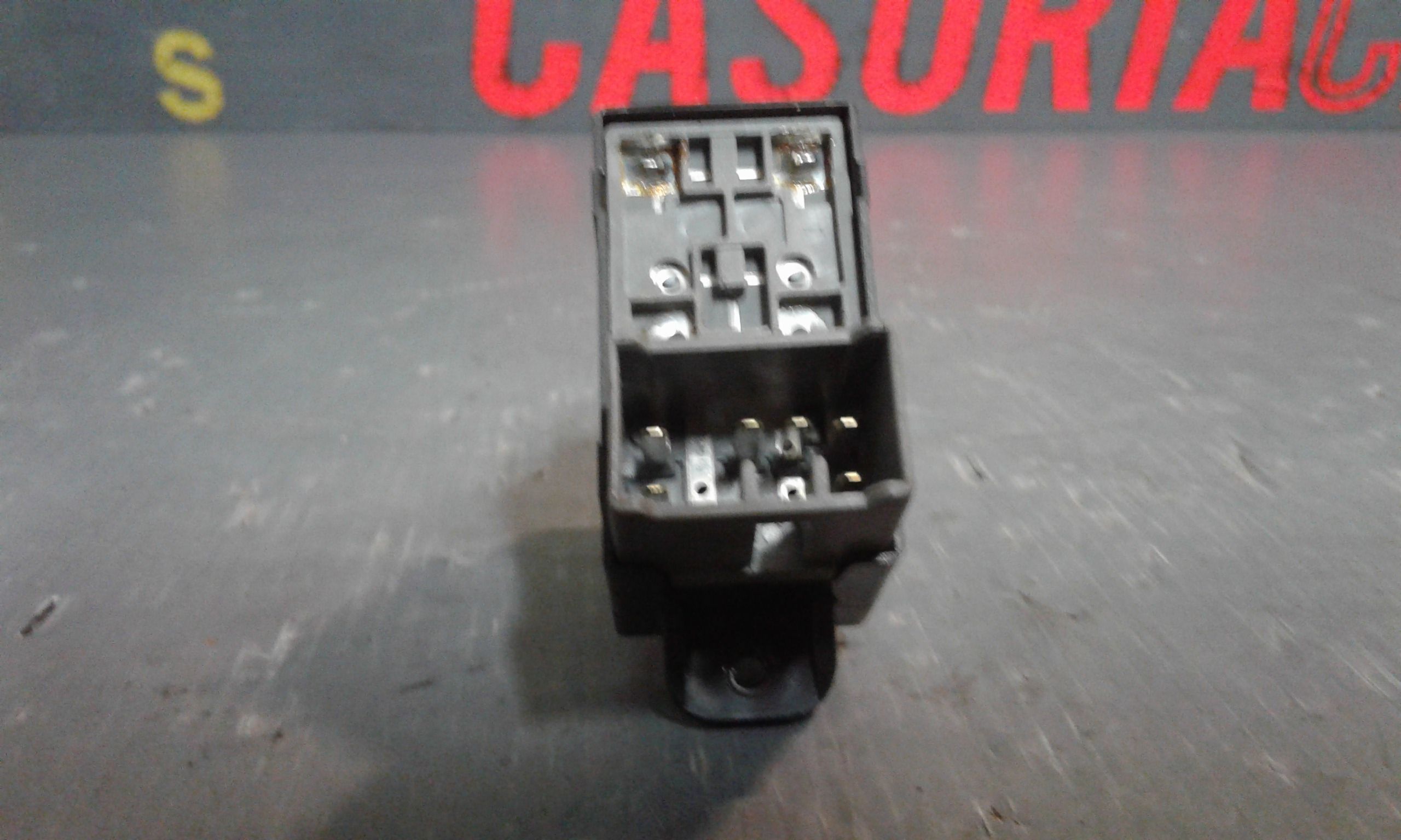 Interruttore Alzacristalli Porta Ant. Destro Usato