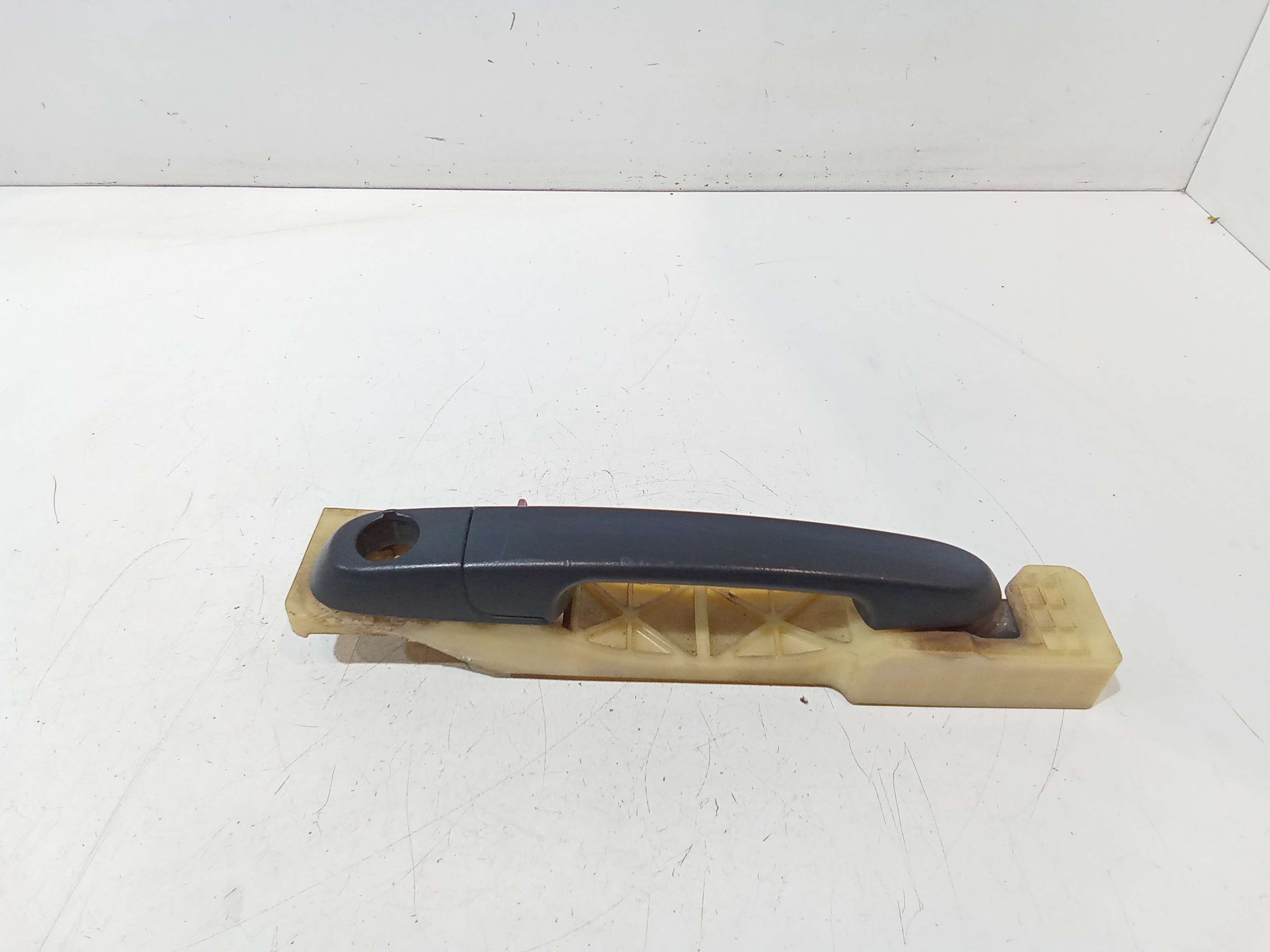 Maniglia Porta Ant. Destro 8266025000CA Usato