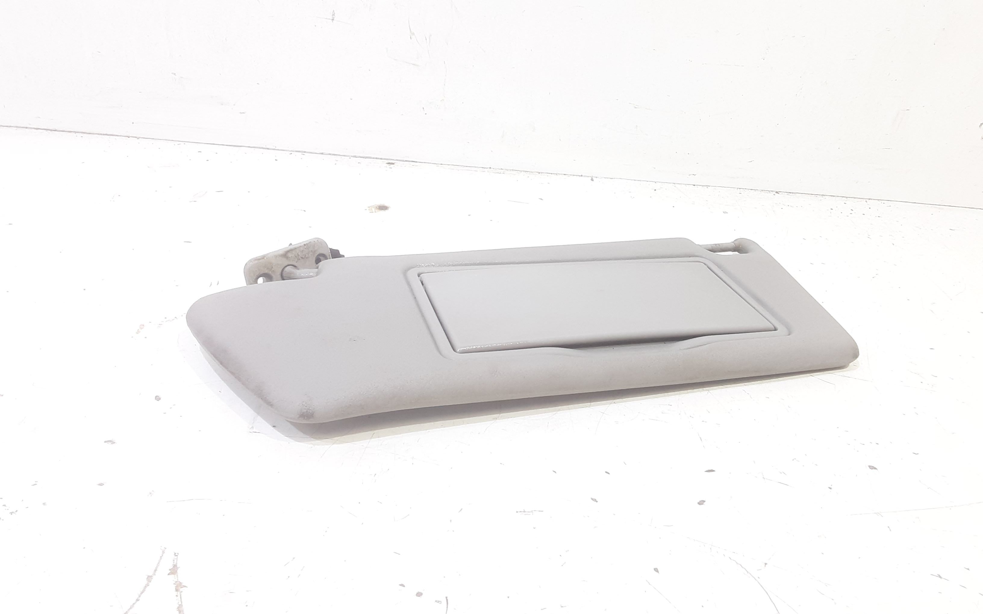 Aletta Parasole Parabrezza Sinistro 13234248 Usato