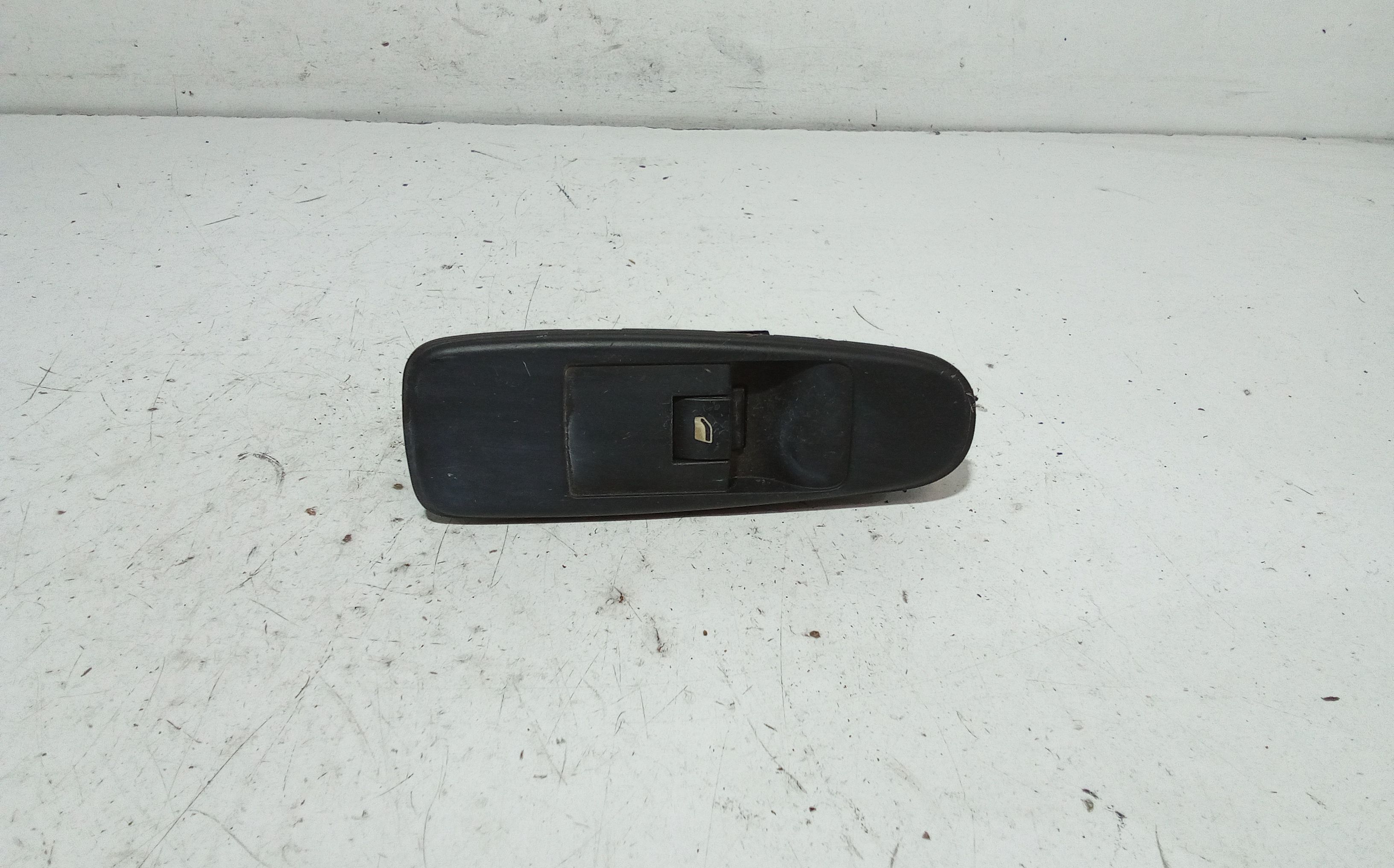 Interruttore Alzacristalli Porta Ant. Destro Usato