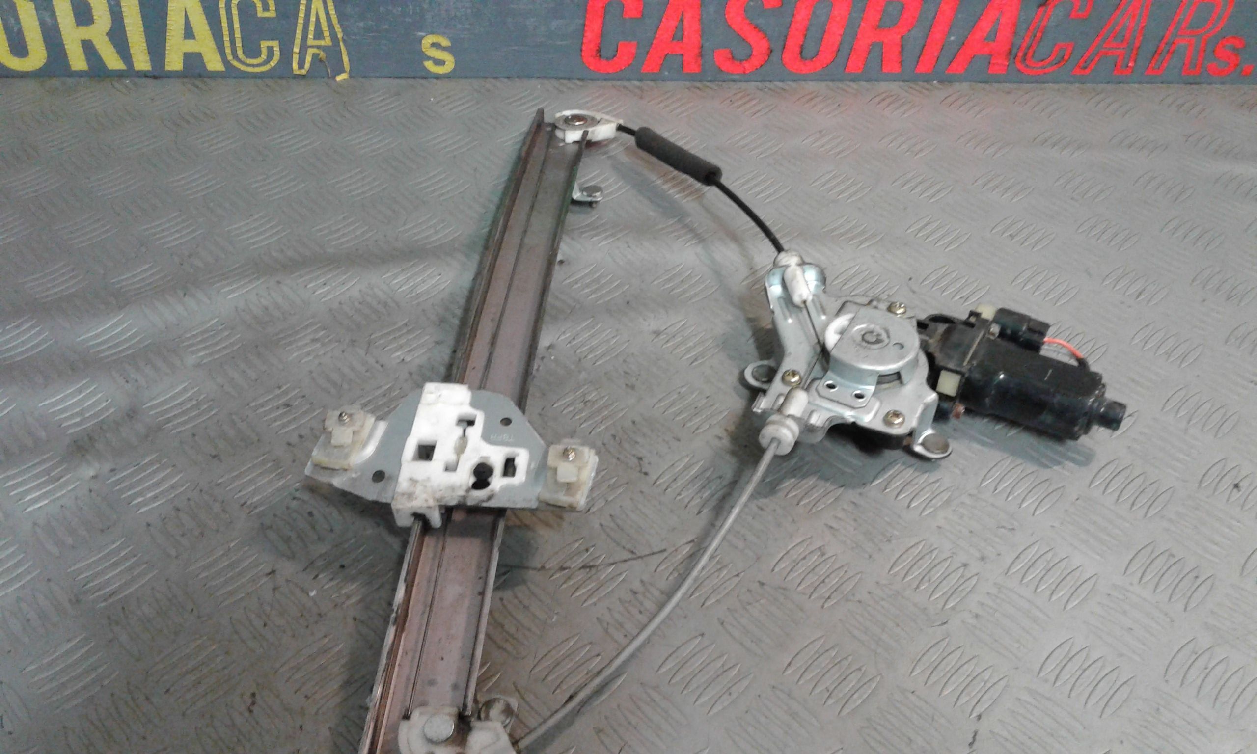 Alzacristallo Porta Ant. Destro 824021C000 Usato