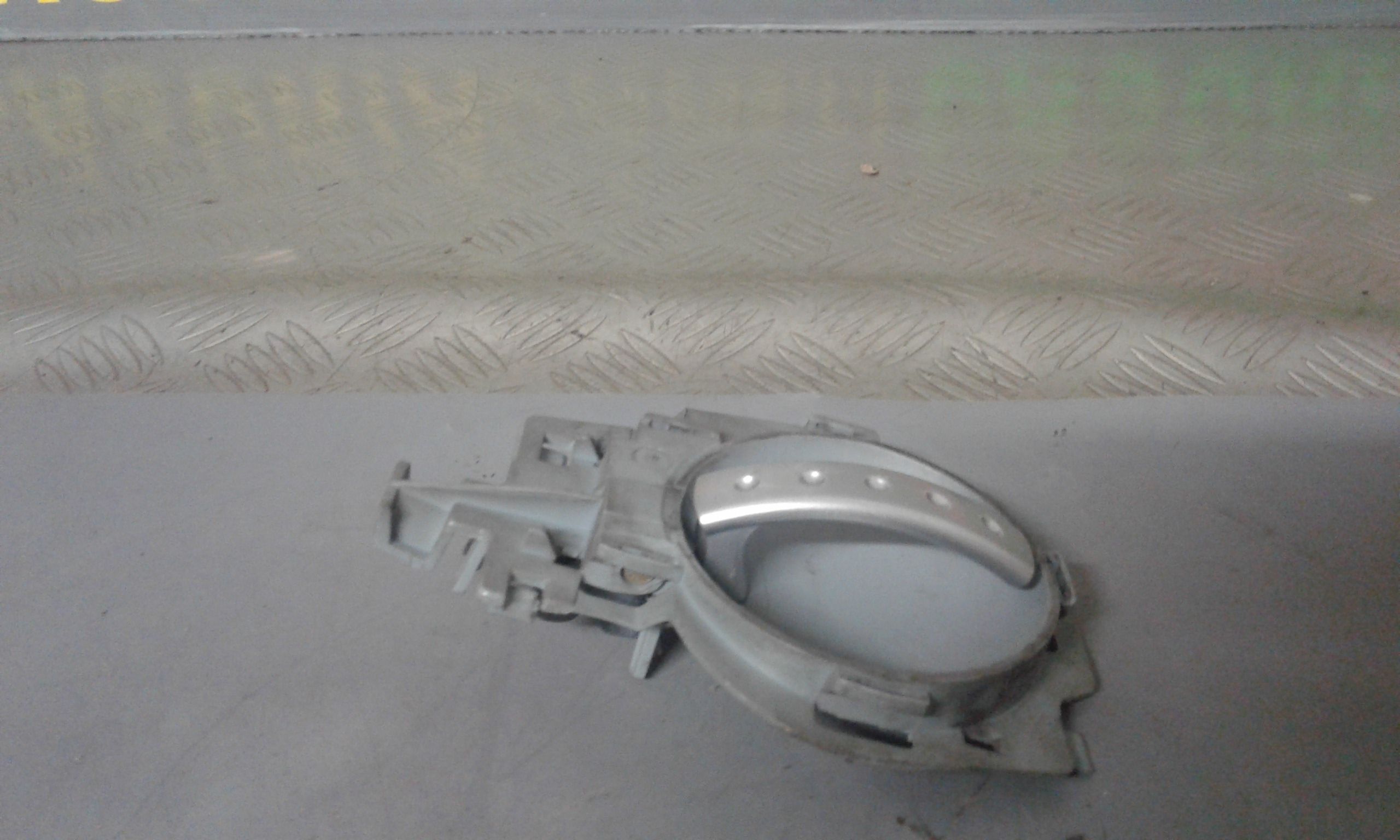 Maniglia Porta Ant. Sinistro 9101W2 Usato