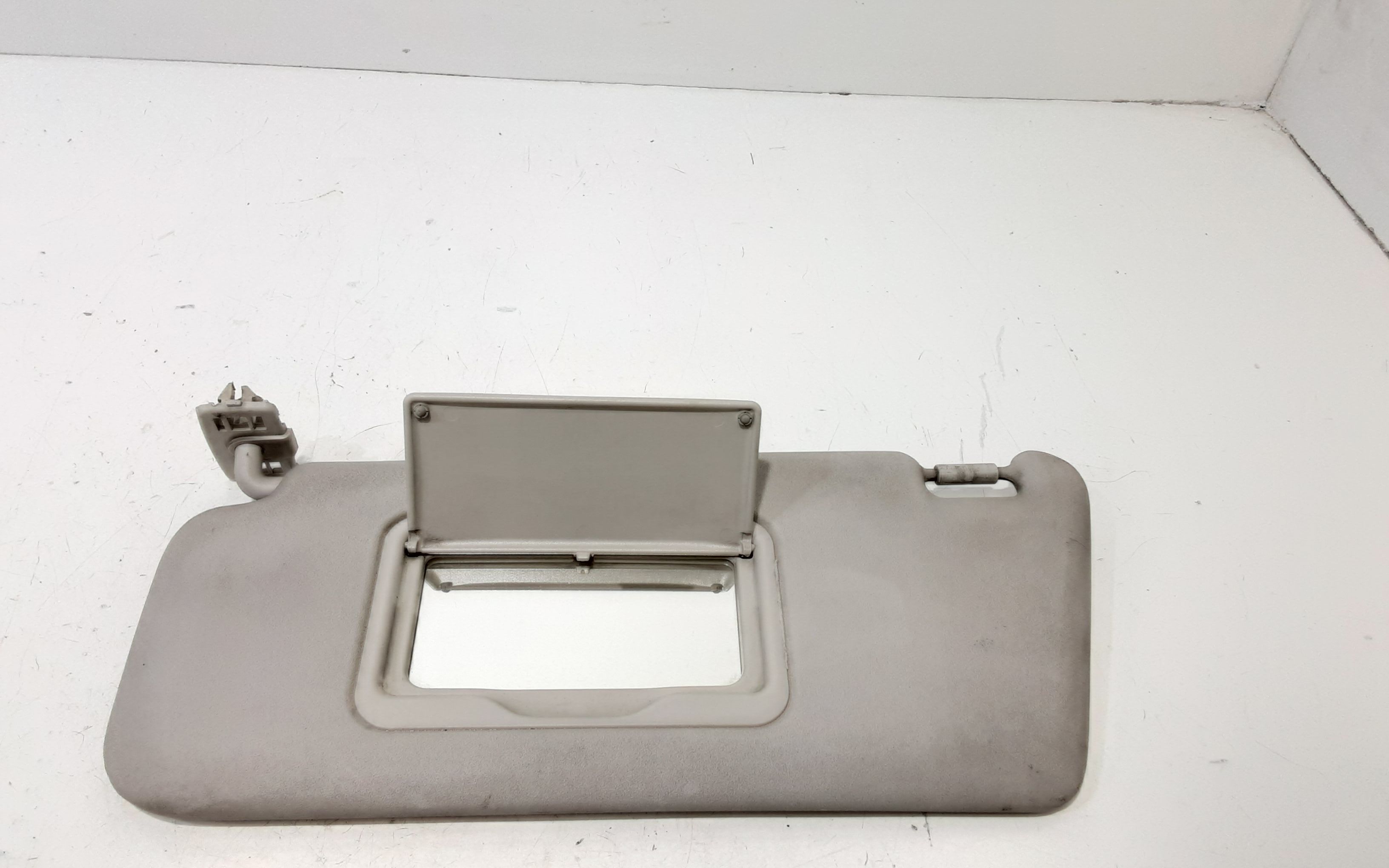 Aletta Parasole Parabrezza Sinistro A16981001107H48 Usato