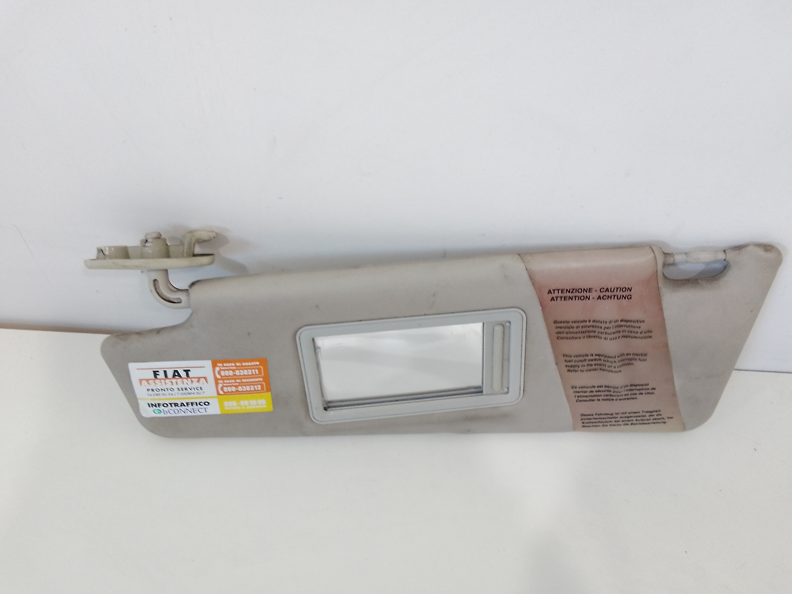 Aletta Parasole Parabrezza Sinistro 735361679 Usato