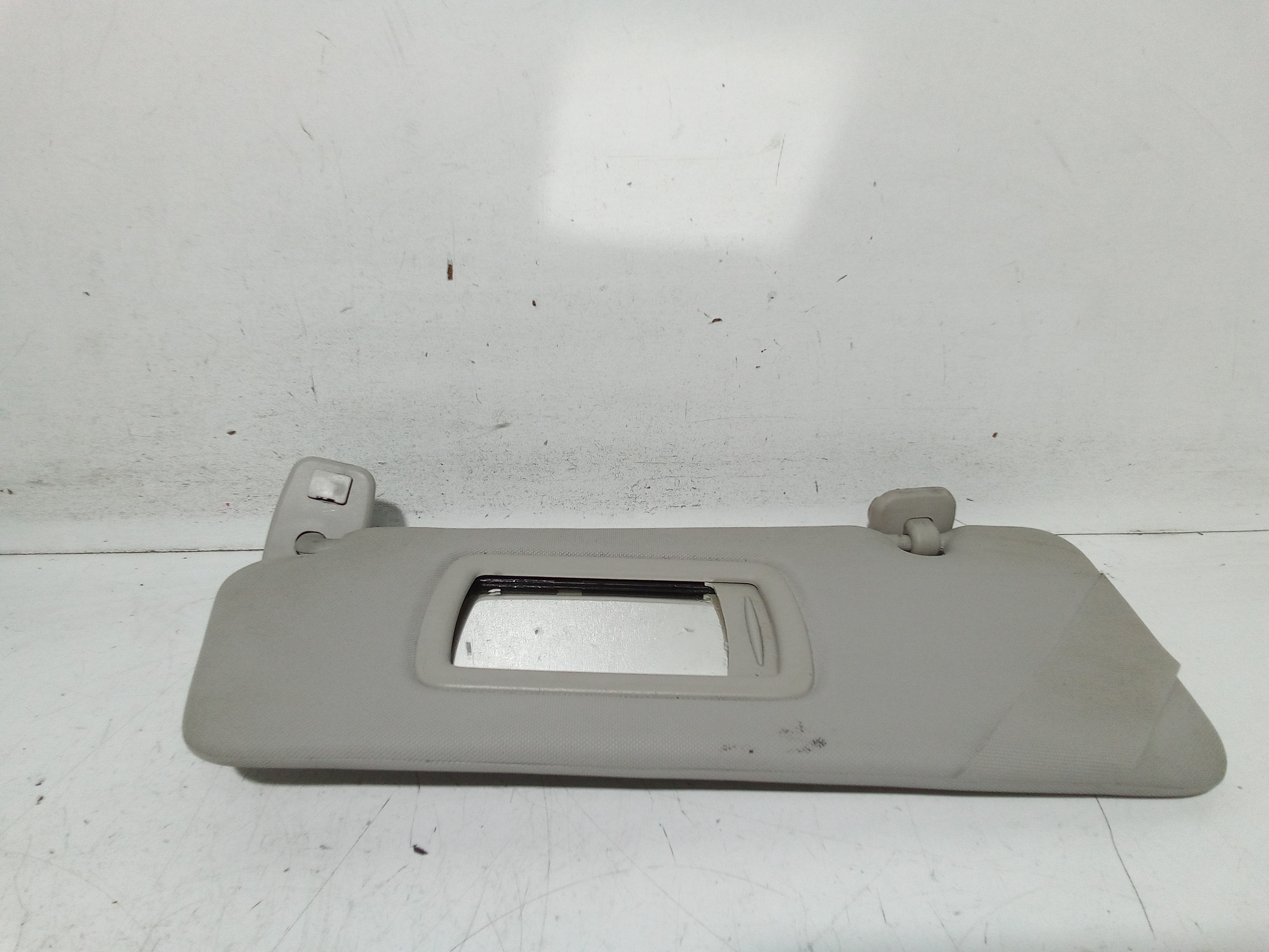 Aletta Parasole Parabrezza Sinistro 964010028R Usato