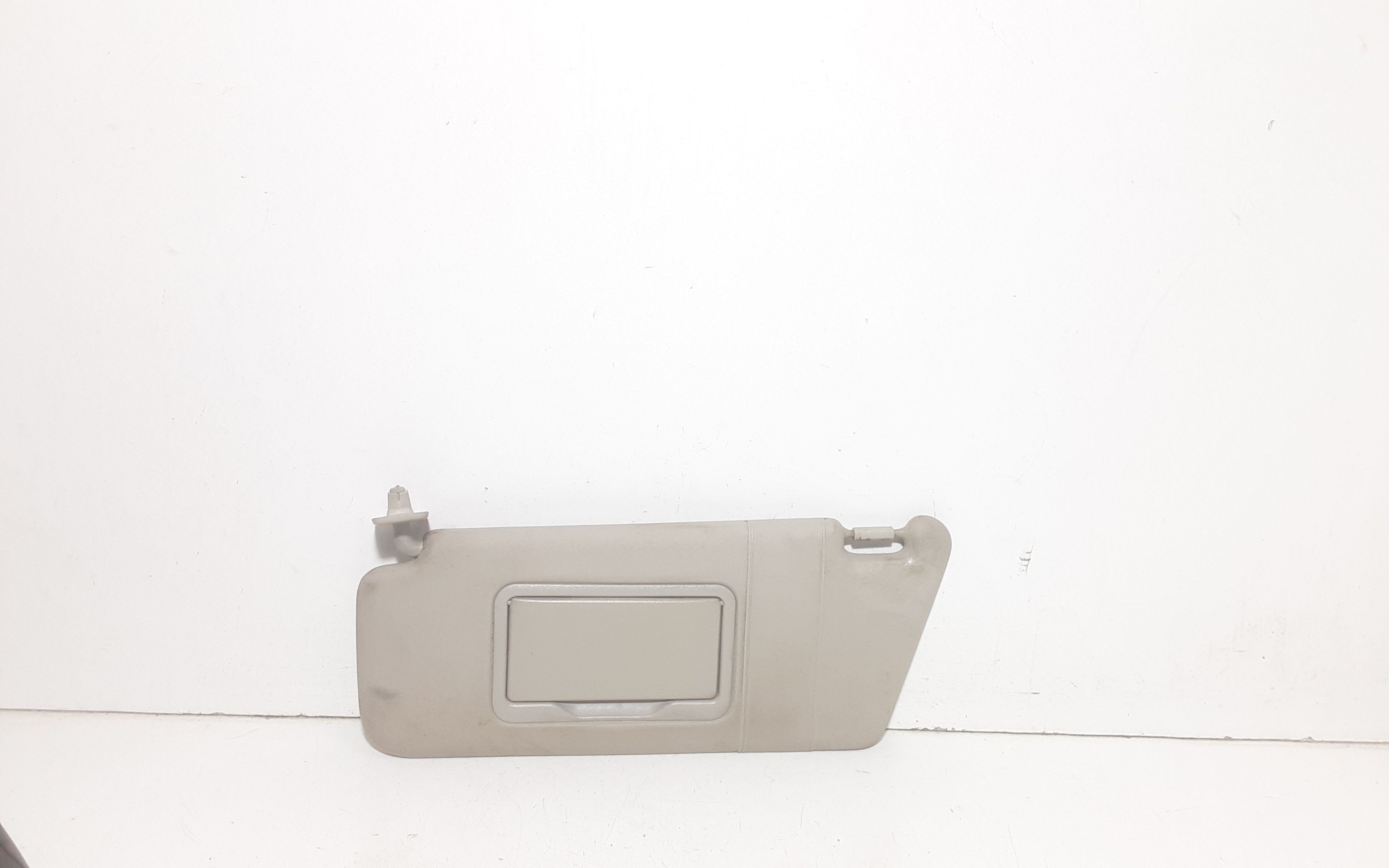 Aletta Parasole Parabrezza Sinistro A1688100110 Usato