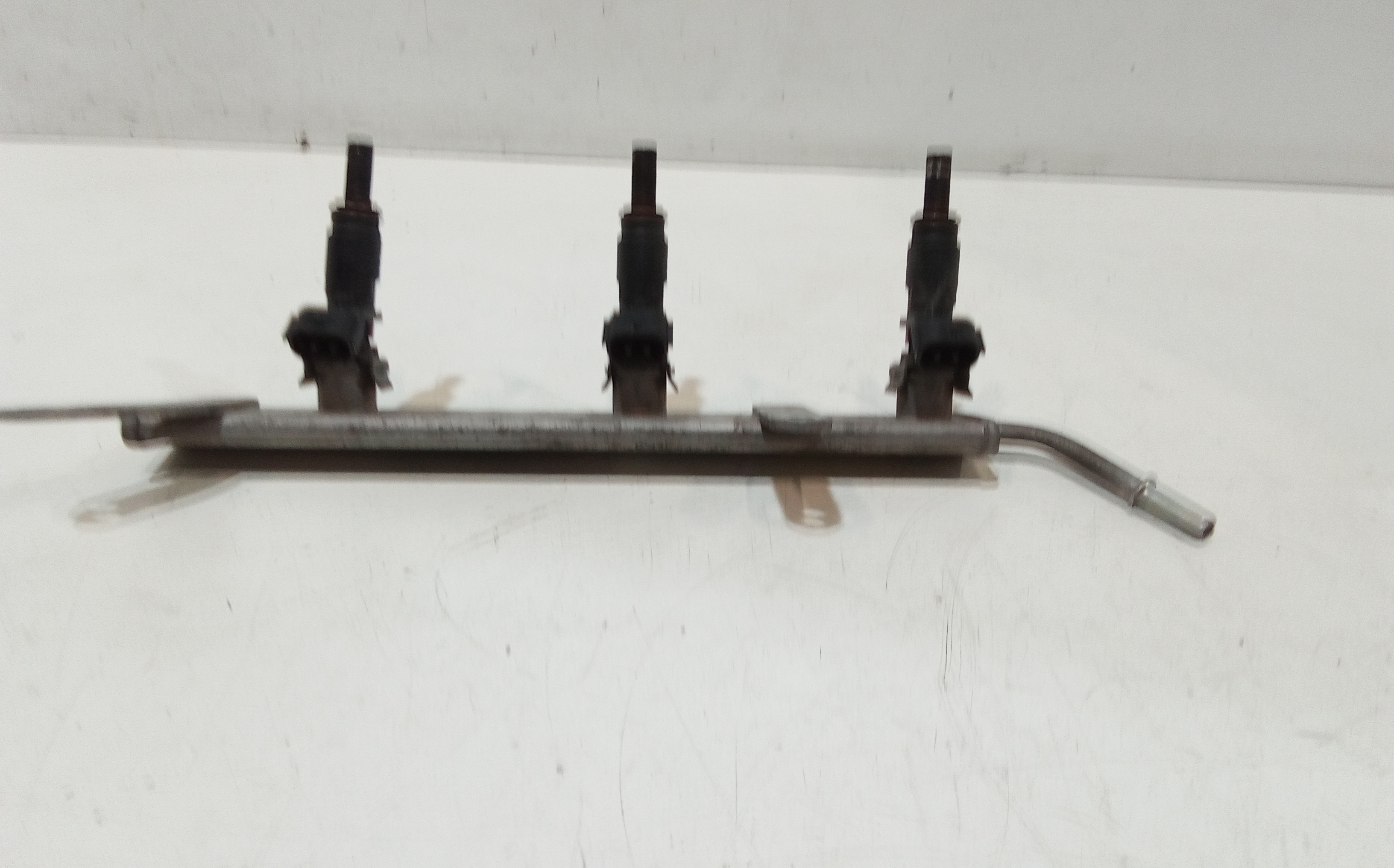 Iniettore 166009685R Usato