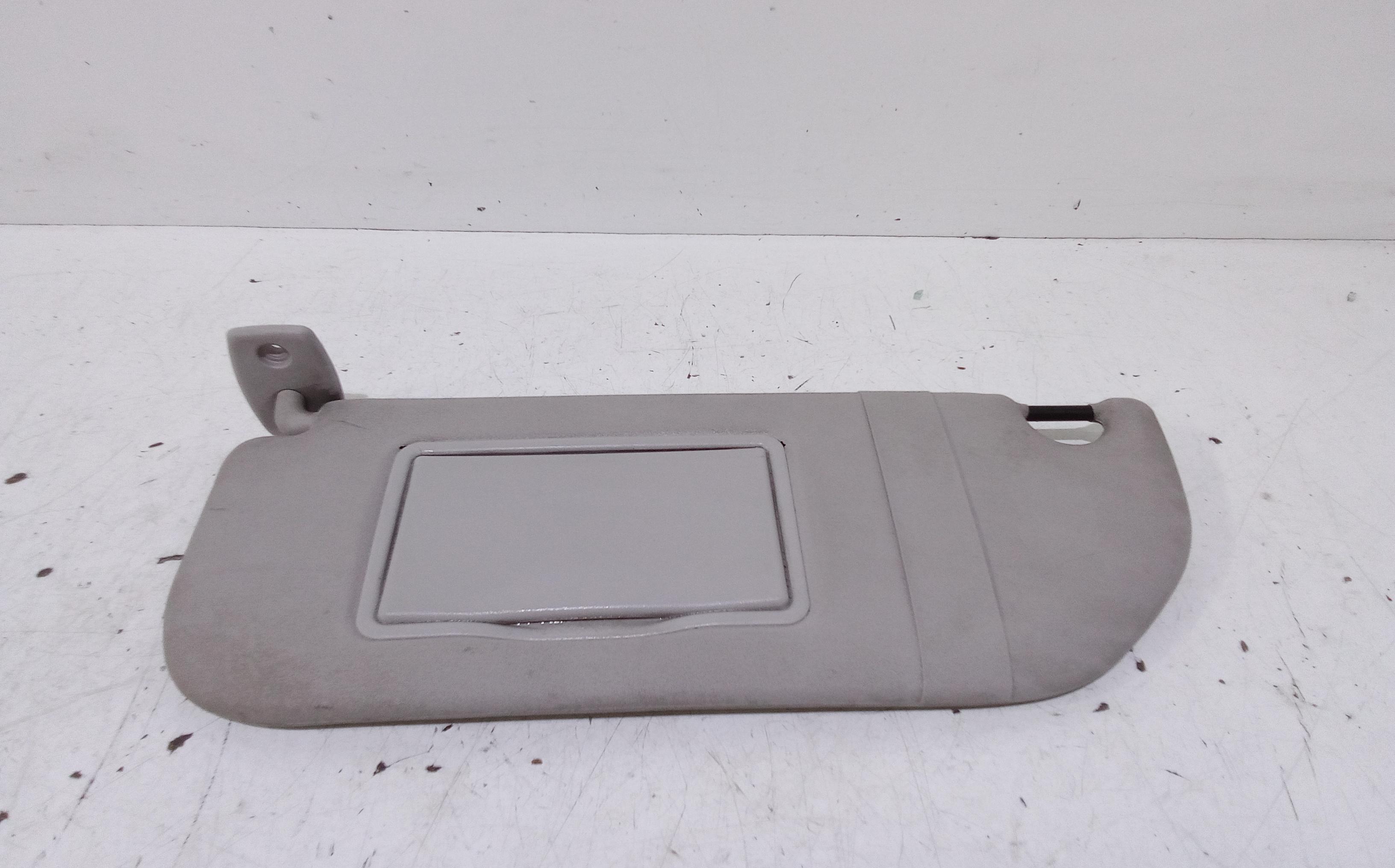 Aletta Parasole Parabrezza Sinistro 0474109010 Usato