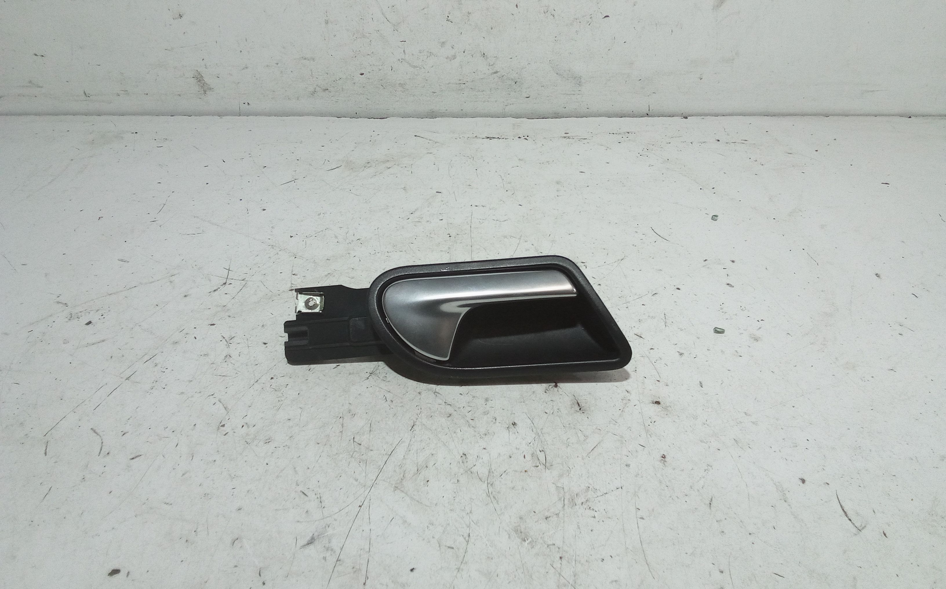 Maniglia Int. Apertura Porta Ant. Destro Usato