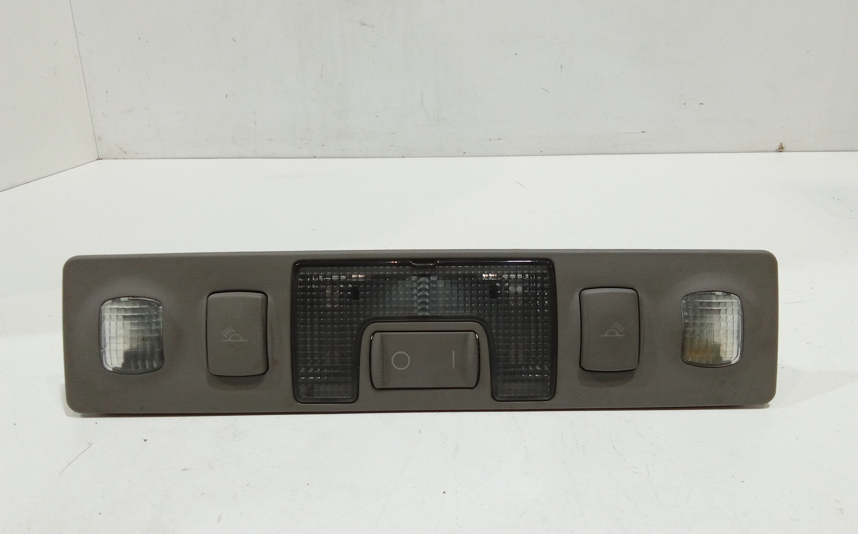 Luce Cortesia Centr. Tetto Usato