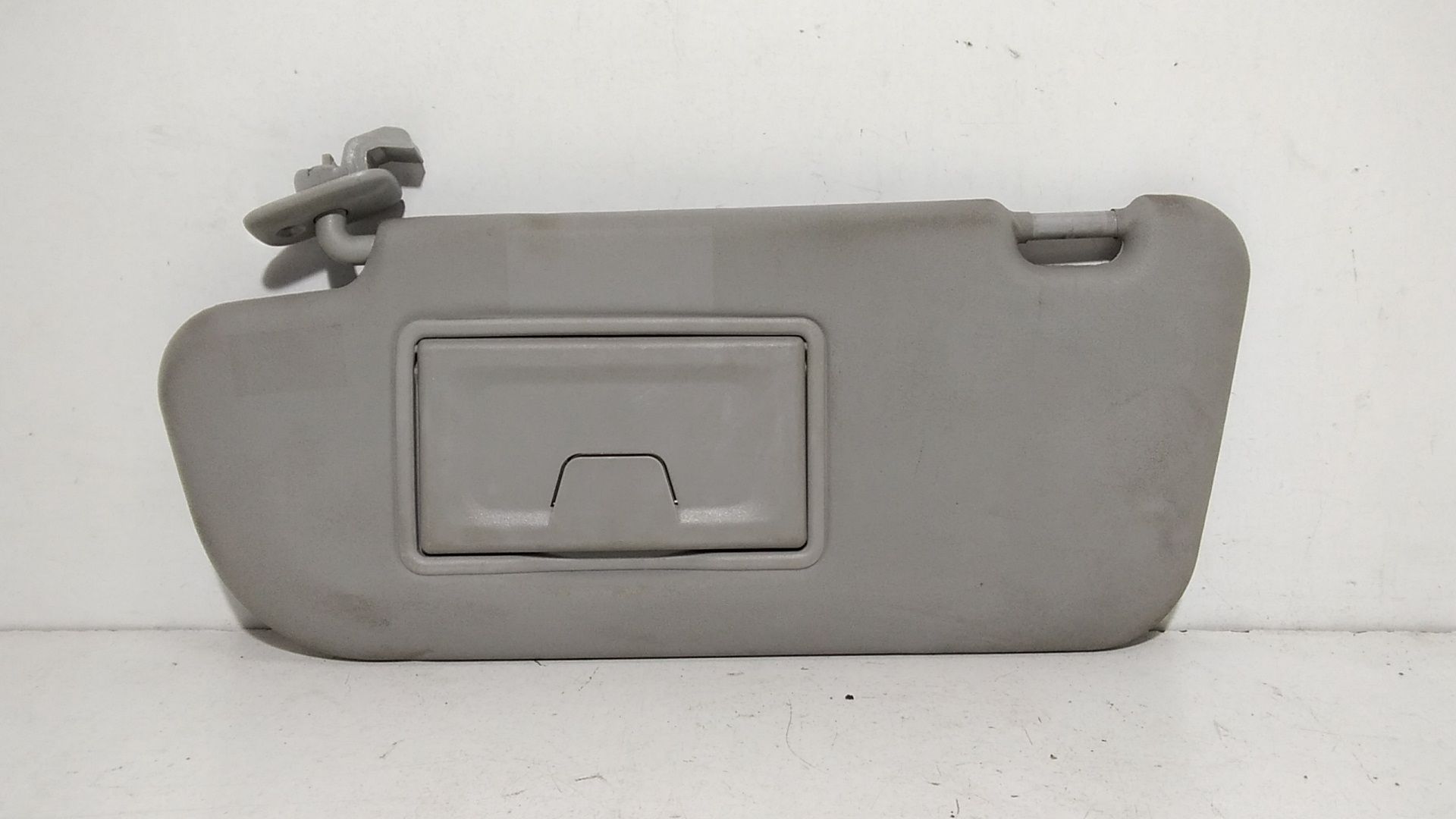 Aletta Parasole Parabrezza Sinistro BP4K69320C30 Usato