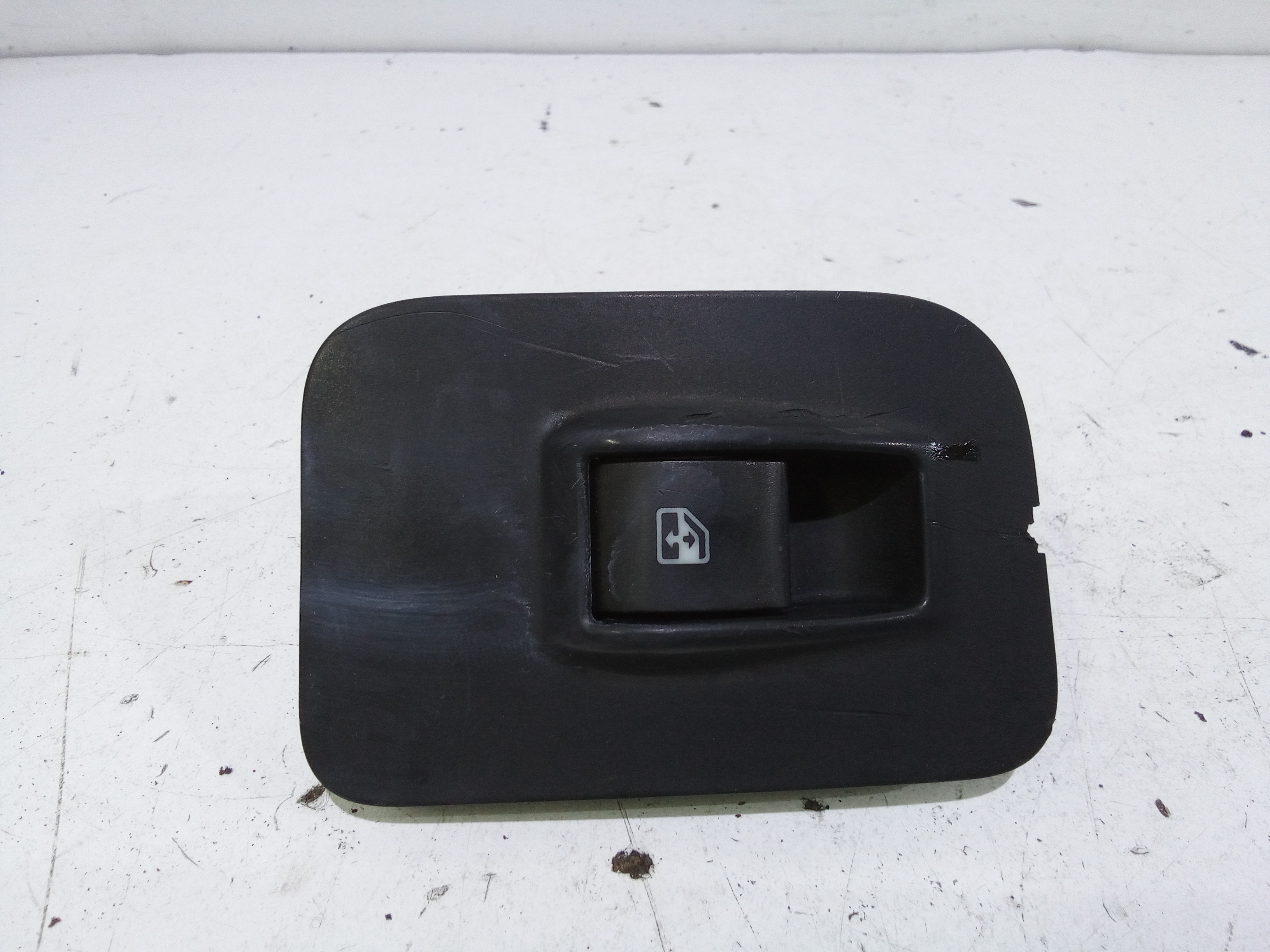 Interruttore Alzacristalli Porta Ant. Destro Usato