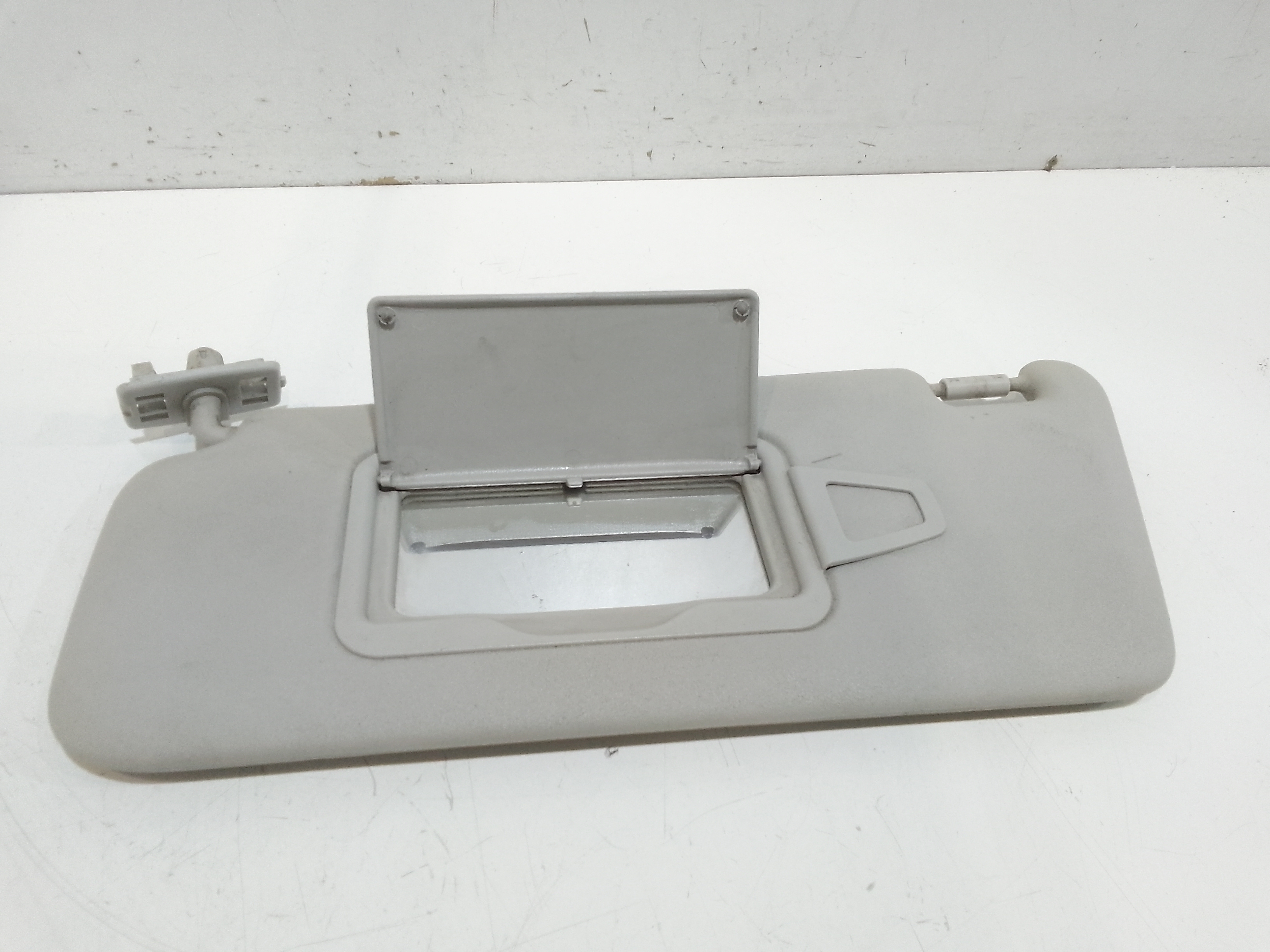 Aletta Parasole Parabrezza Sinistro A16981001107H48 Usato