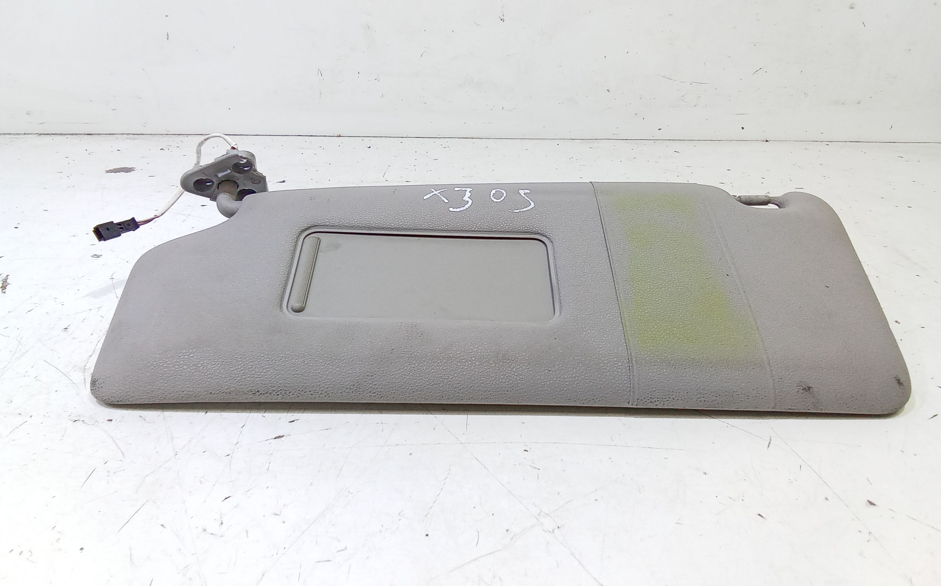 Aletta Parasole Parabrezza Sinistro 51163416067 Usato