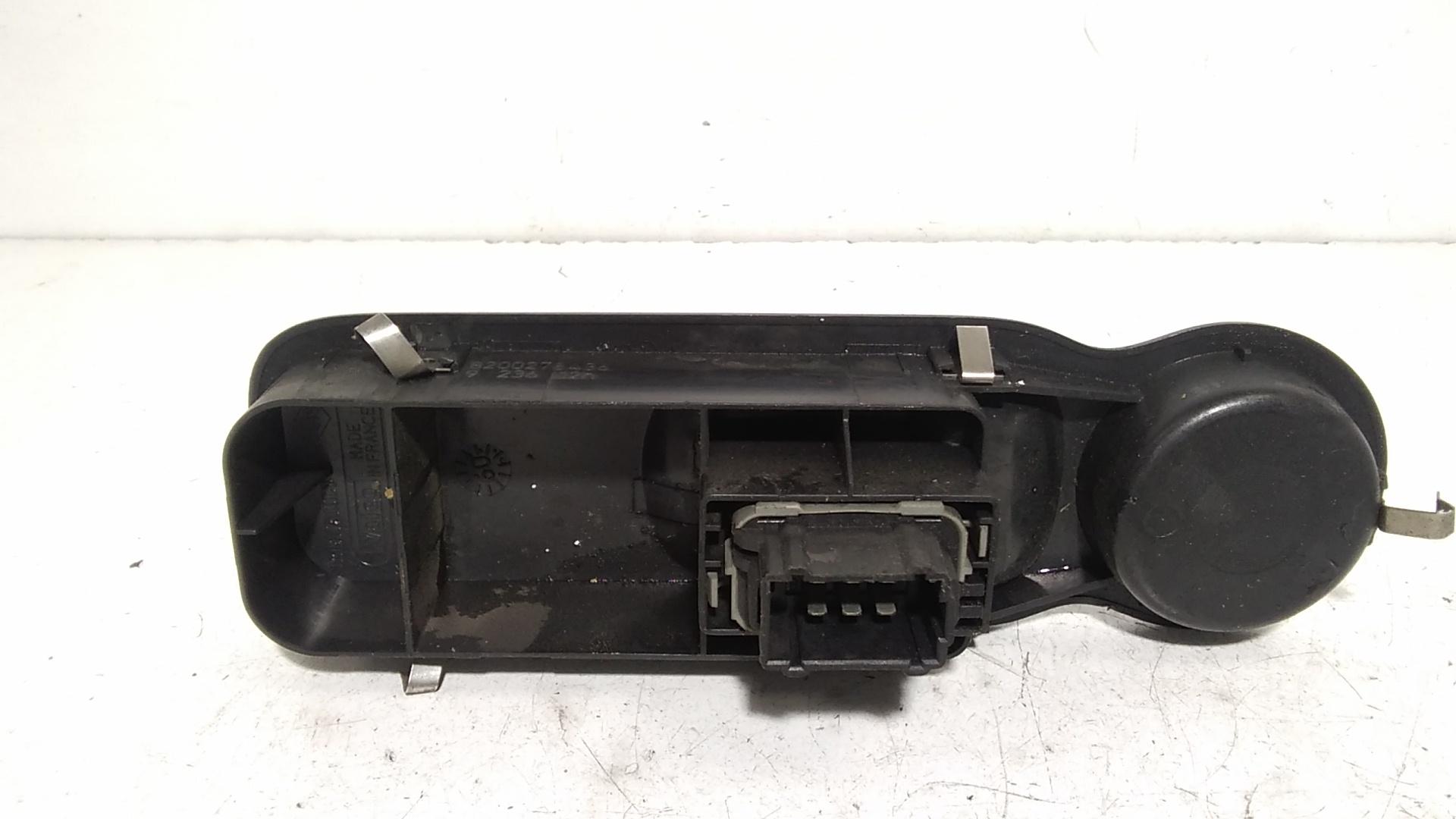 Interruttore Alzacristalli Porta Ant. Destro 8200214936 Usato