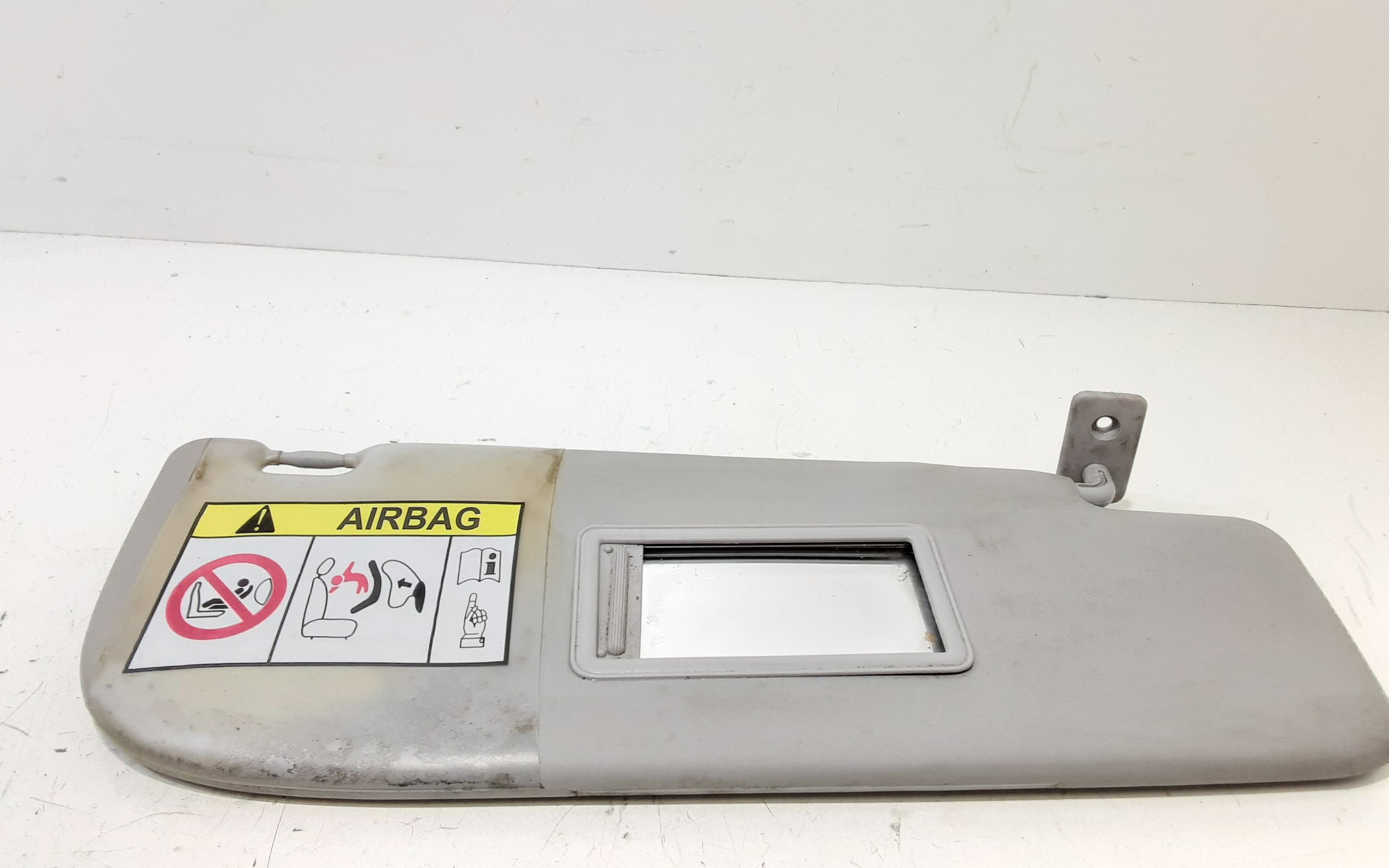 Aletta Parasole Parabrezza Destro 735733812 Usato