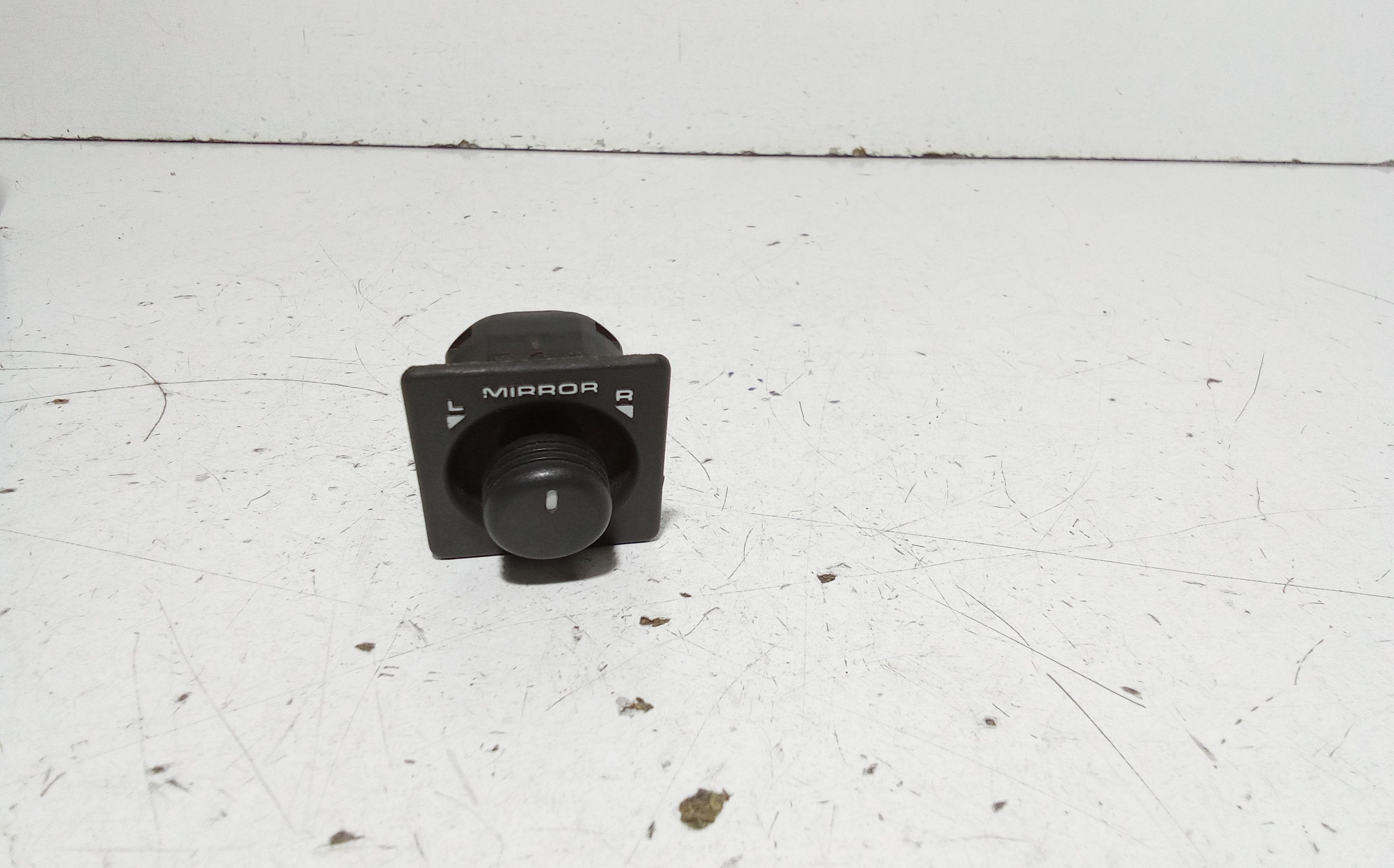 Interruttore Regolazione Retrovisore Est. AMR2498 Usato