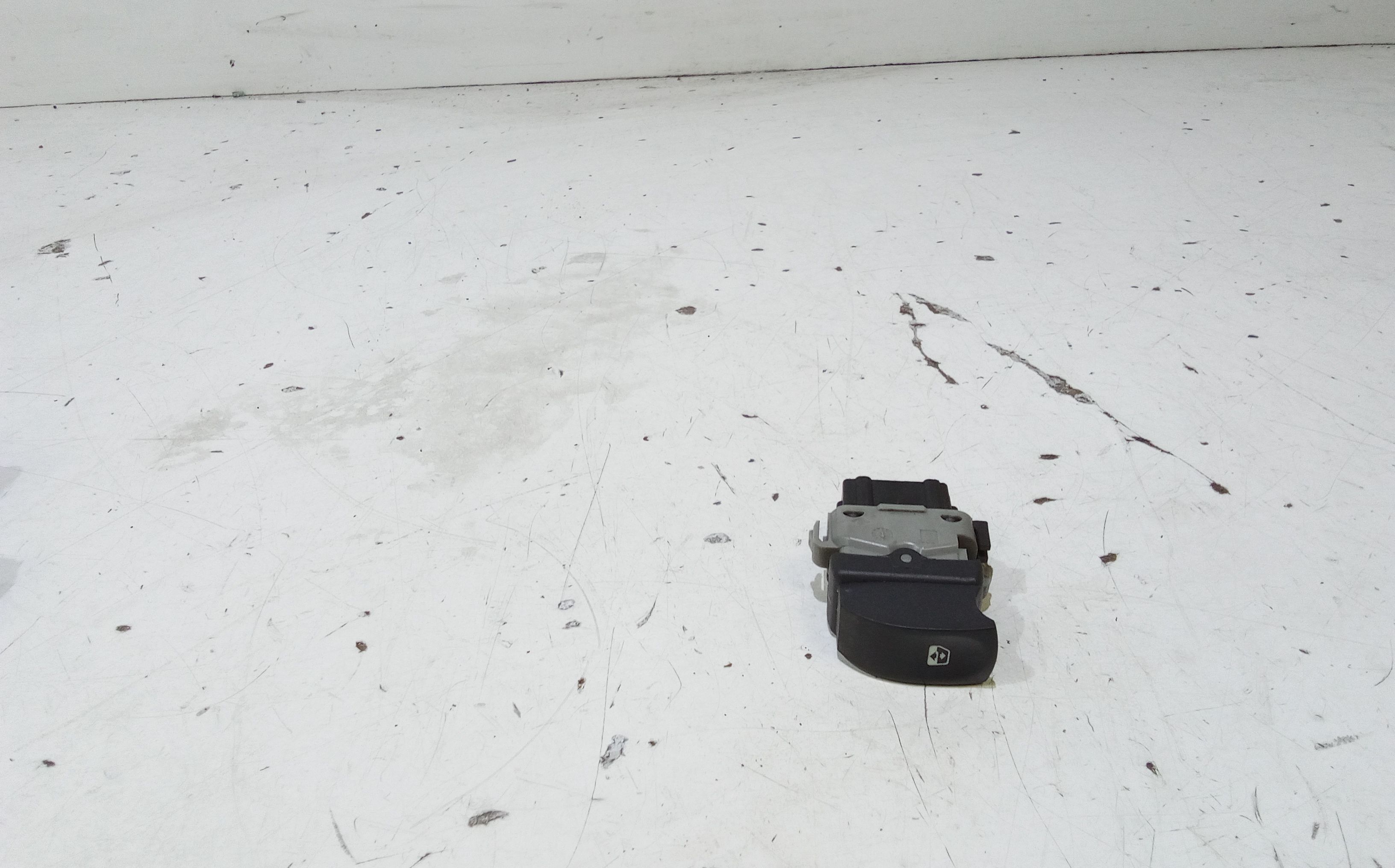 Aletta Parasole Parabrezza Destro 8200294229 Usato