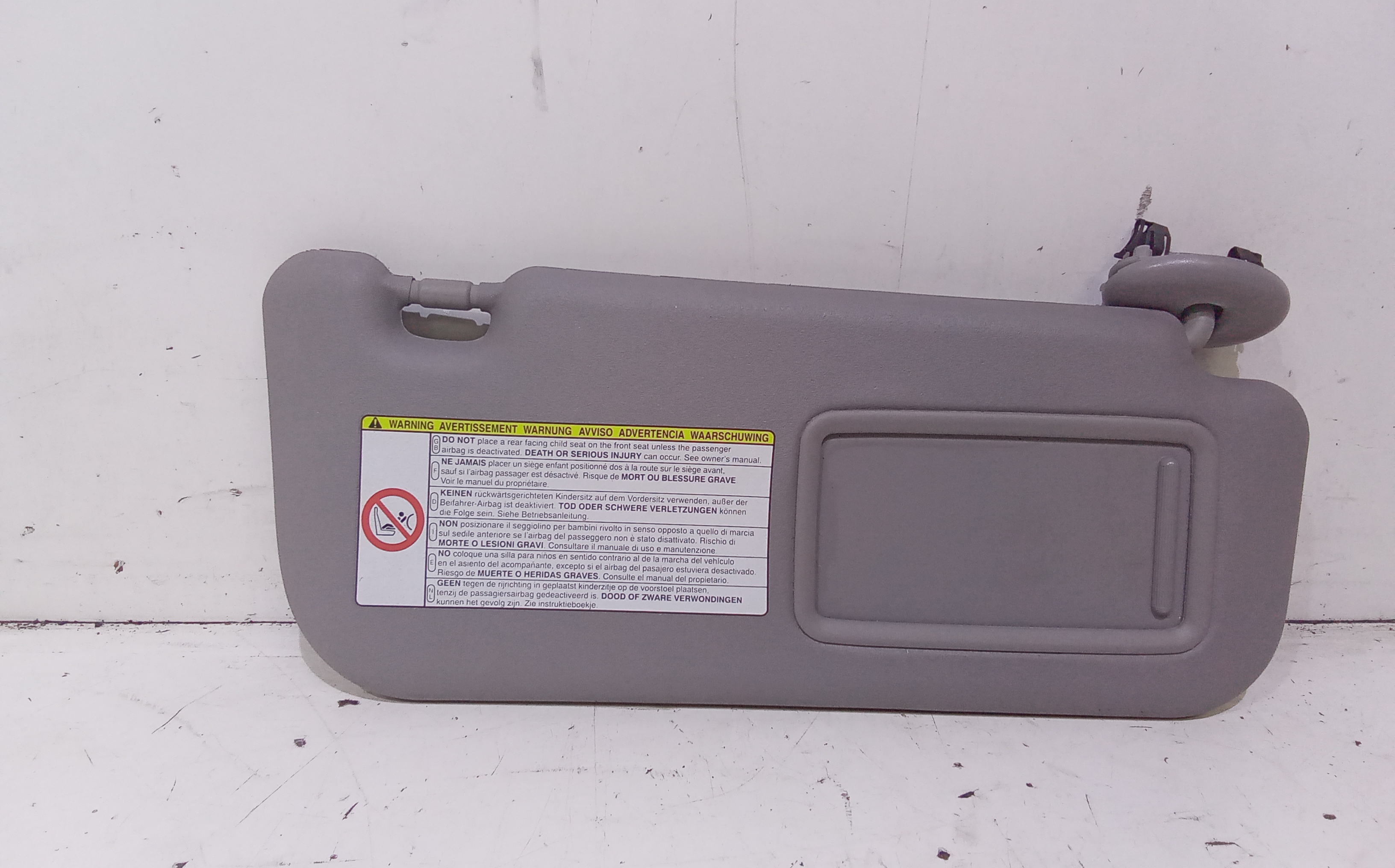 Aletta Parasole Parabrezza Destro 7431052531B0 Usato