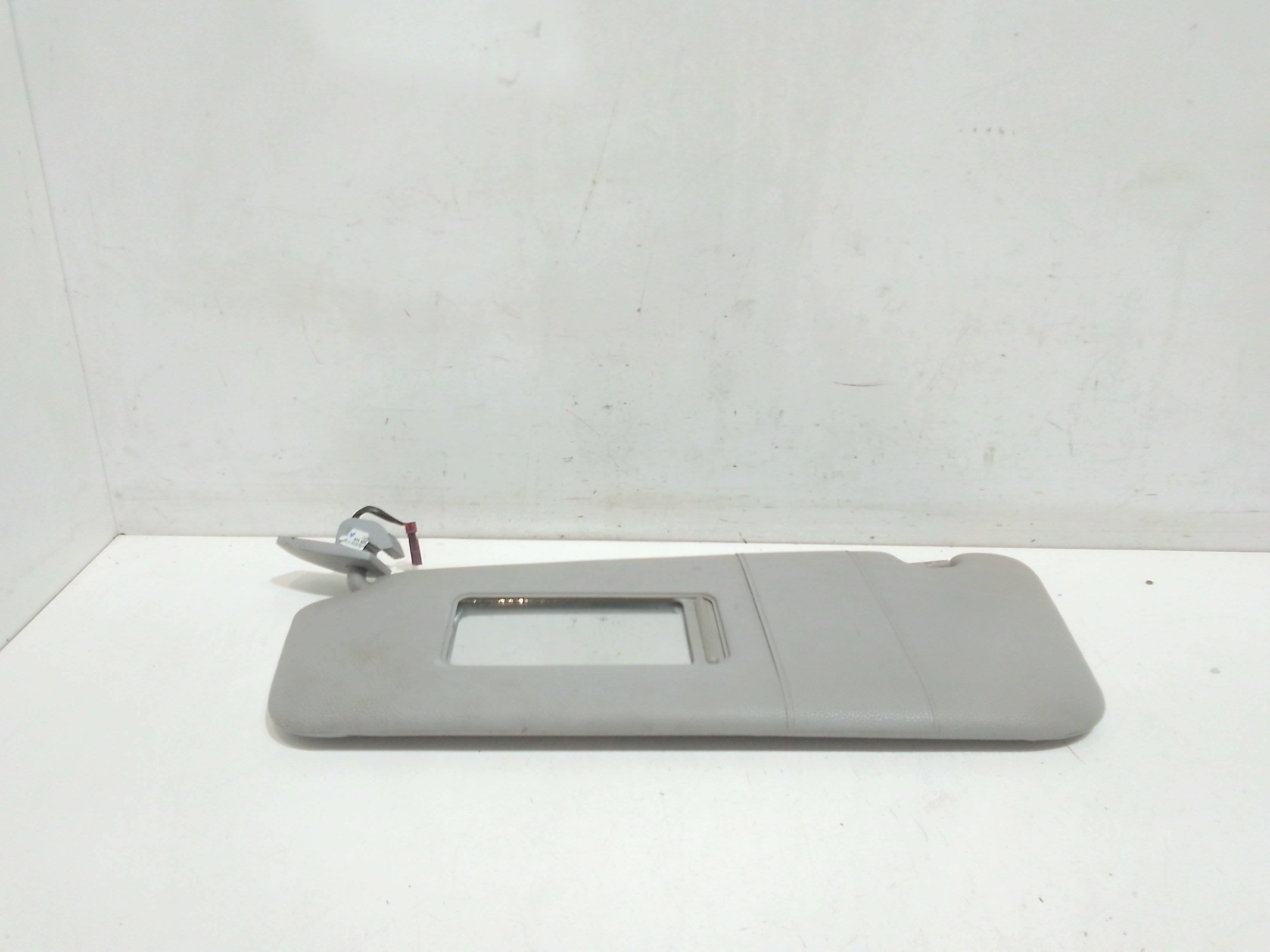 Aletta Parasole Parabrezza Sinistro 51167069753 Usato