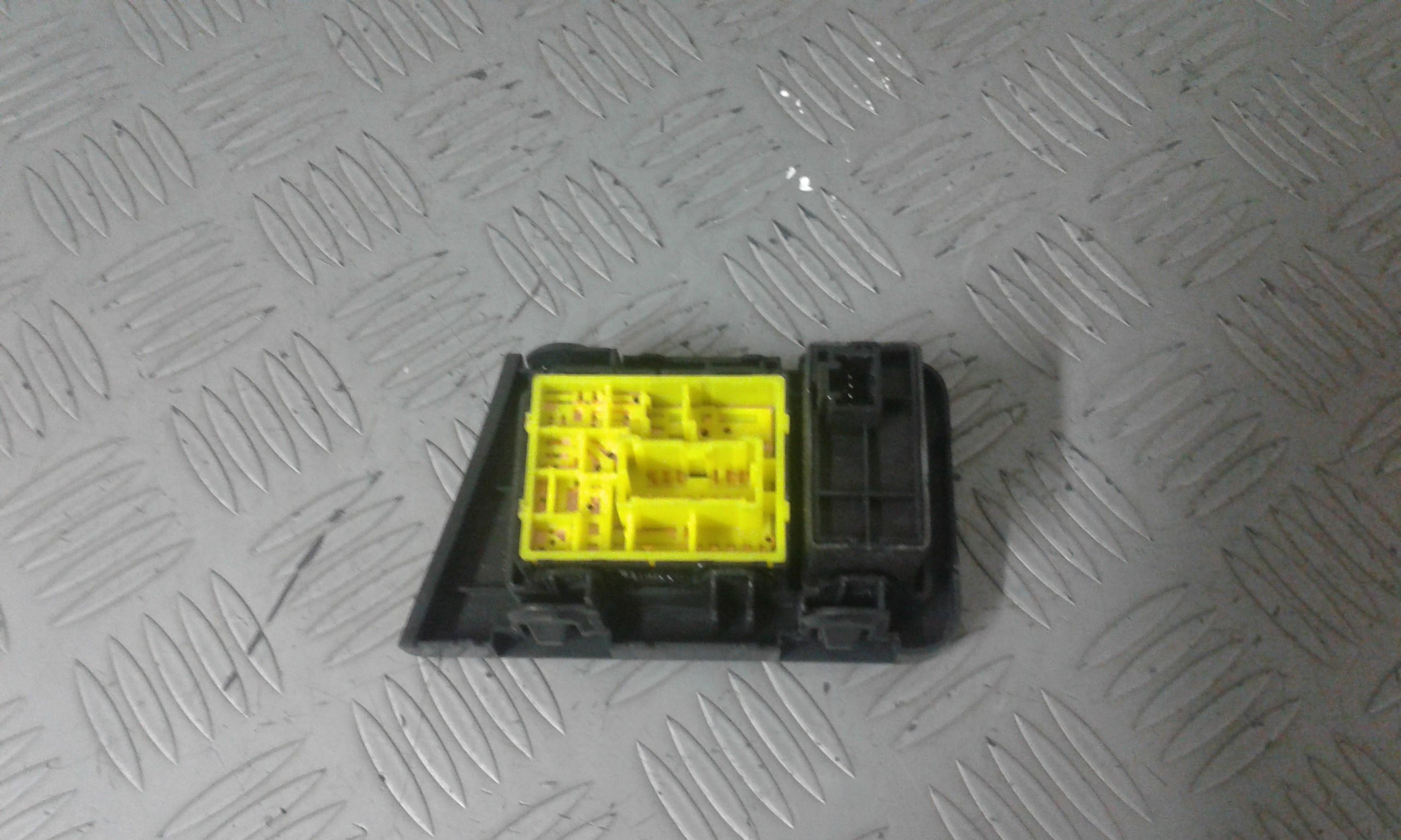 Interruttore Regolazione Retrovisore Est. 25570BJ00A Usato