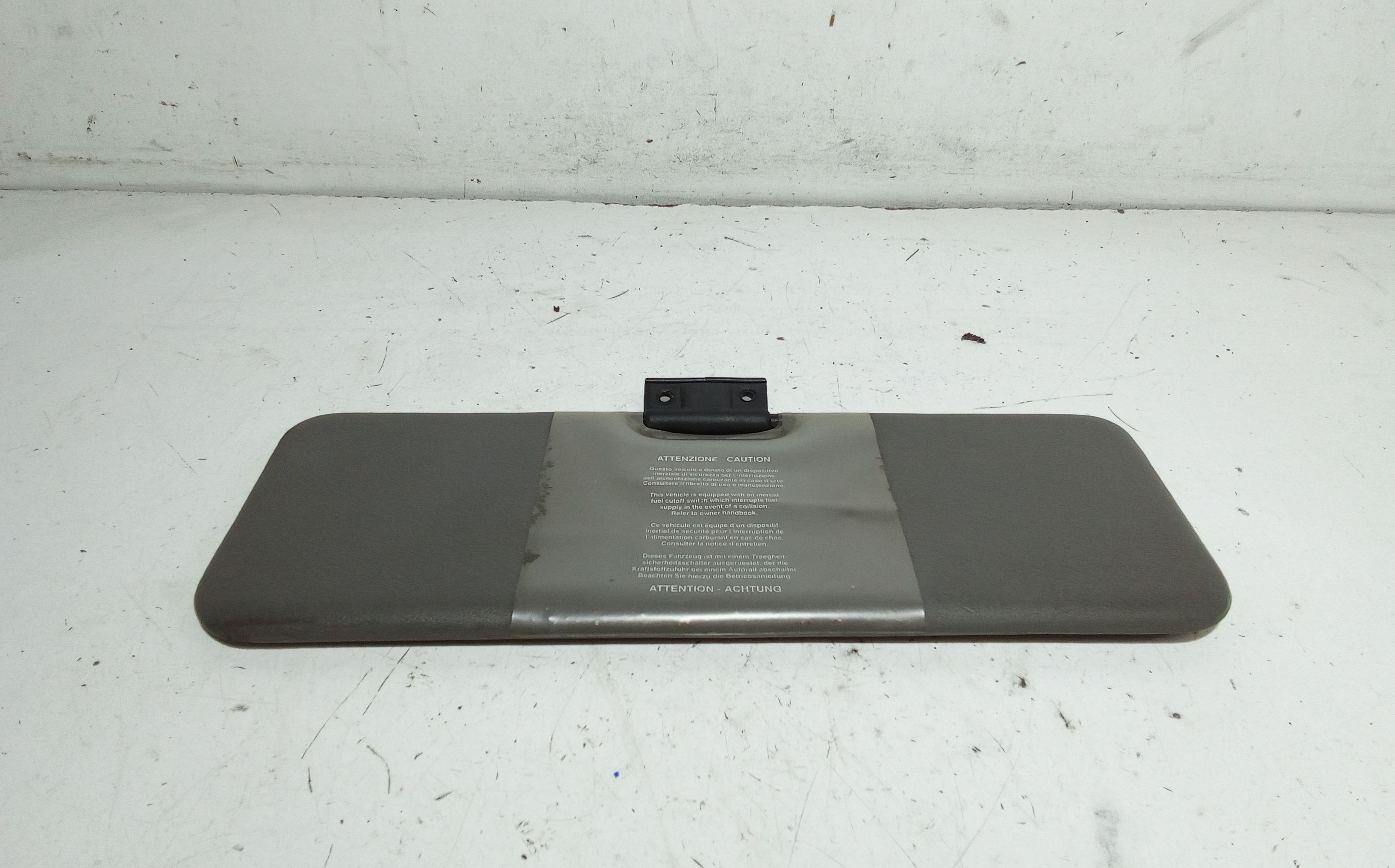 Aletta Parasole Parabrezza Sinistro 182427580 Usato