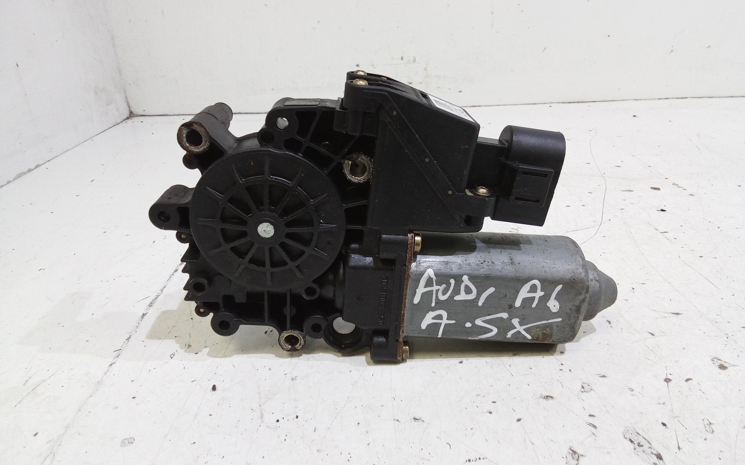 Motorino Alzacristallo Porta Ant. Sinistro 4B0959801E Usato