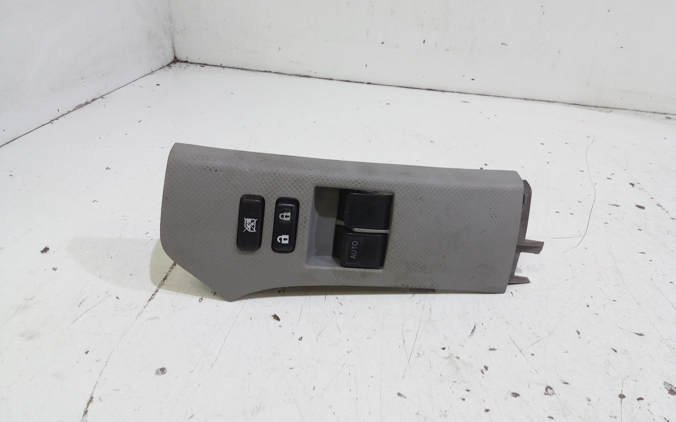 Interruttore Alzacristalli Porta Ant. Sinistro Usato