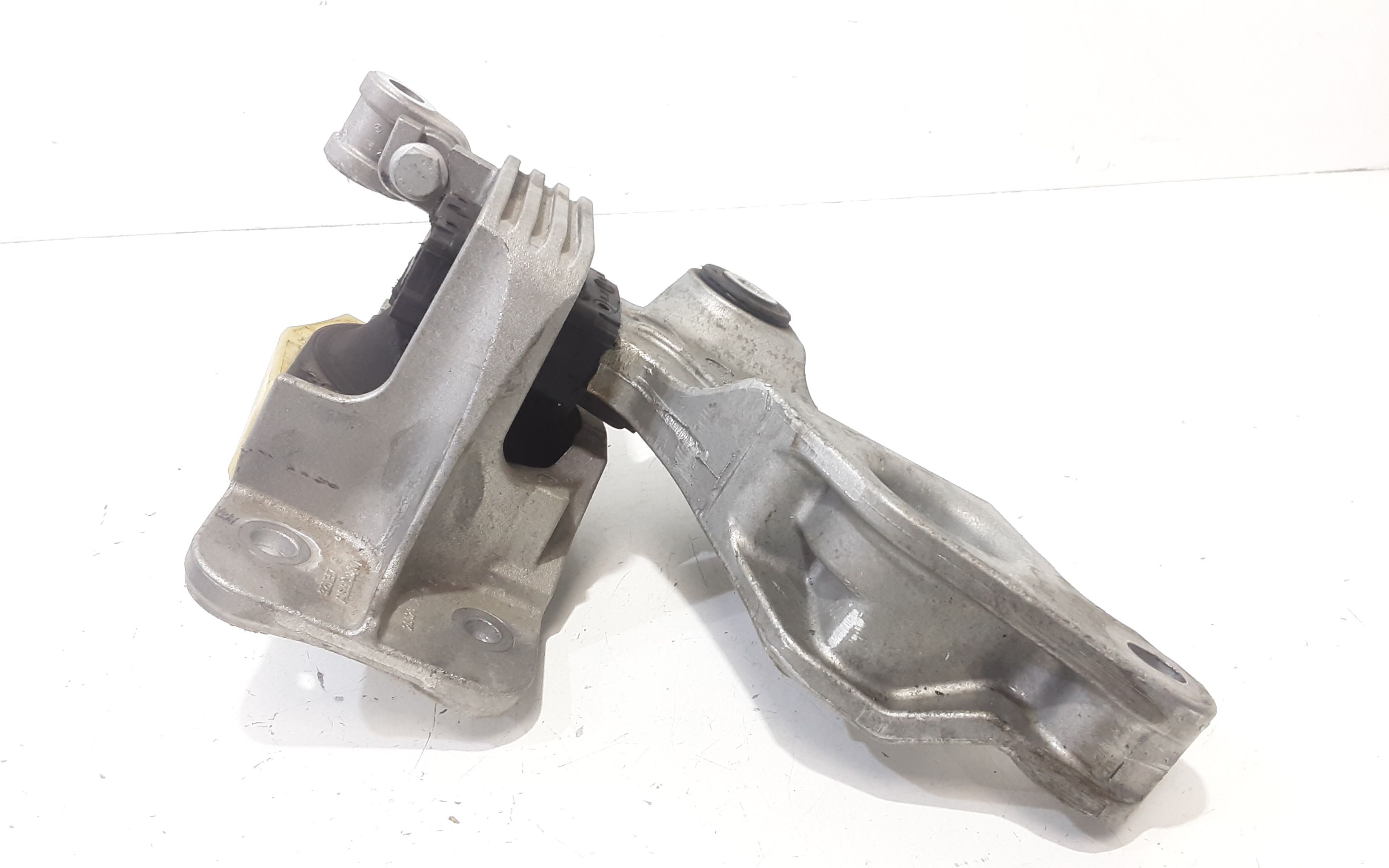 Piastra Alloggiamento Supporto Motore (Con Eventuale Bielletta O Tirante Associato) Usato