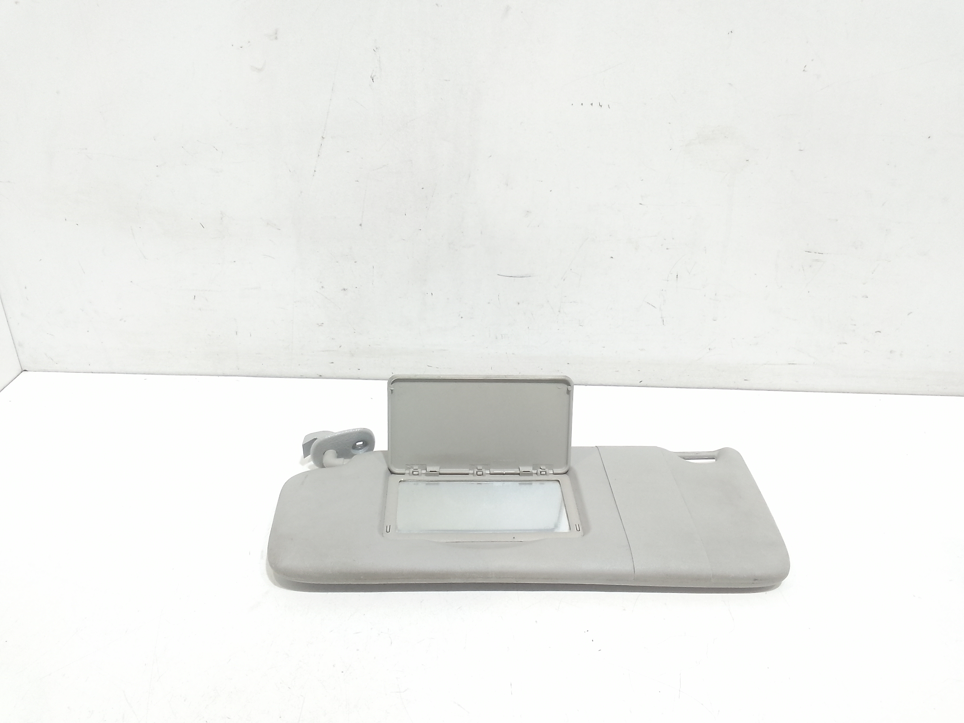 Aletta Parasole Parabrezza Sinistro 8200385101 Usato