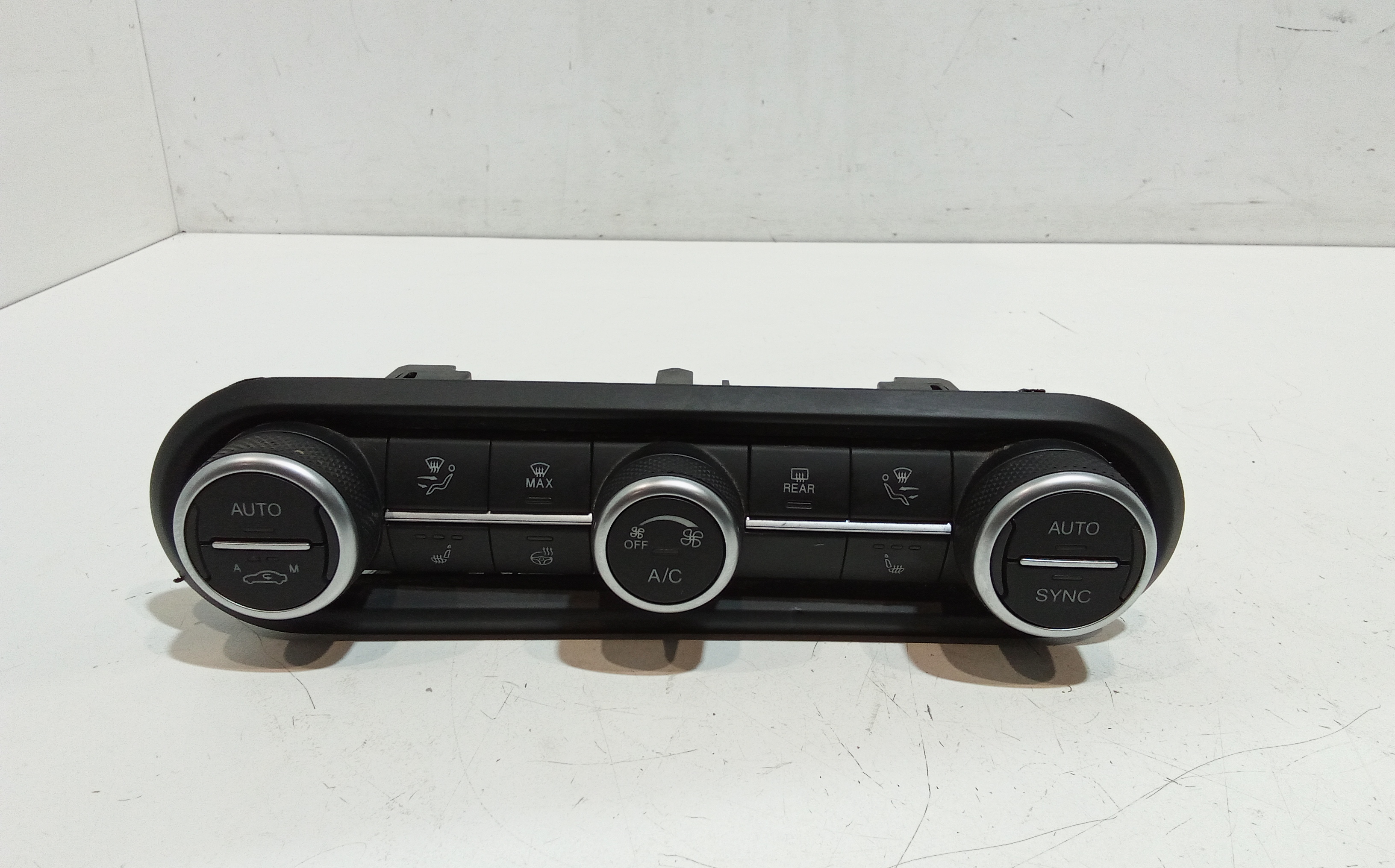 Blocco Comando Climatizzazione 156147612 Usato