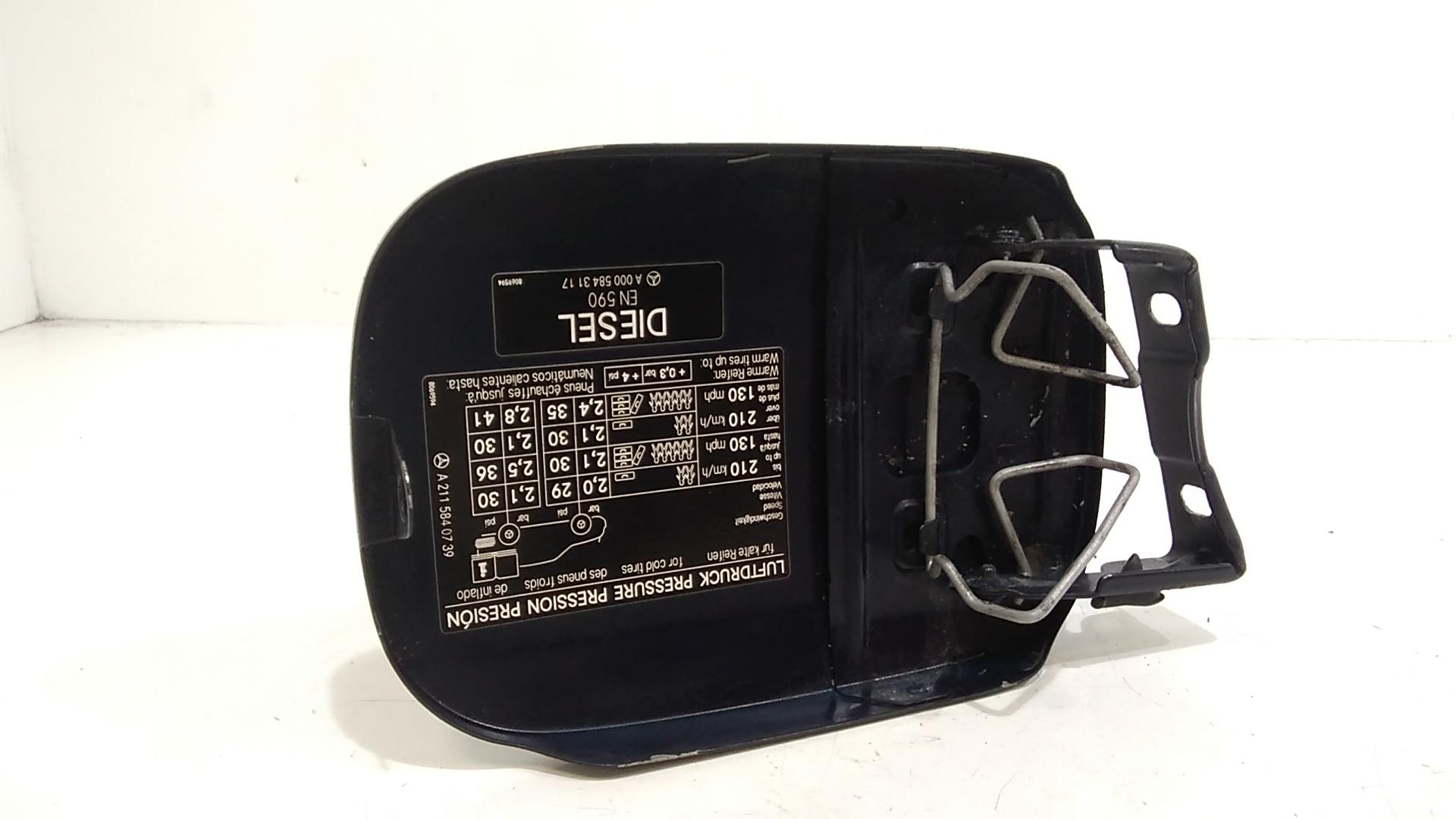 Sportello Carburante A1687500106 Usato