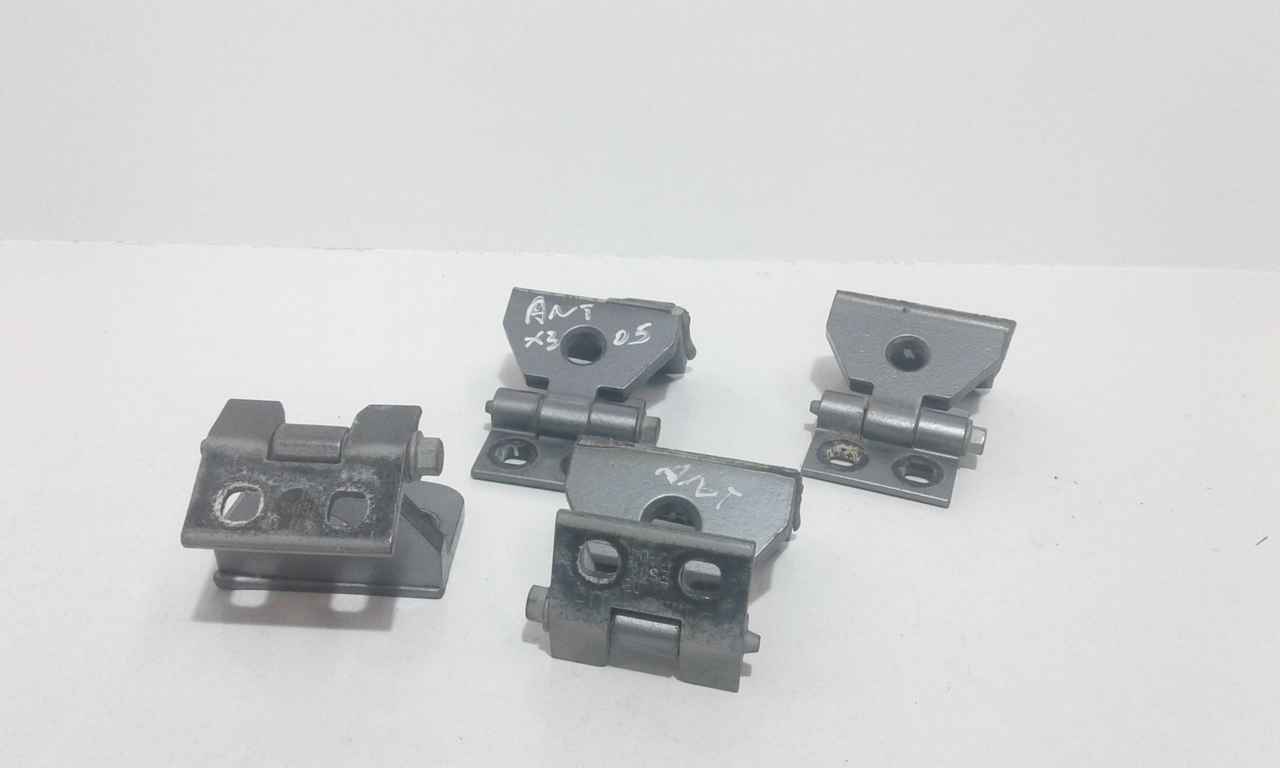 Cerniera Porta Ant. Destro,cerniera Porta Ant.sinistro, Cerniera Porta Post. Destro, Cerniera Porta Post. Sinistro Usato