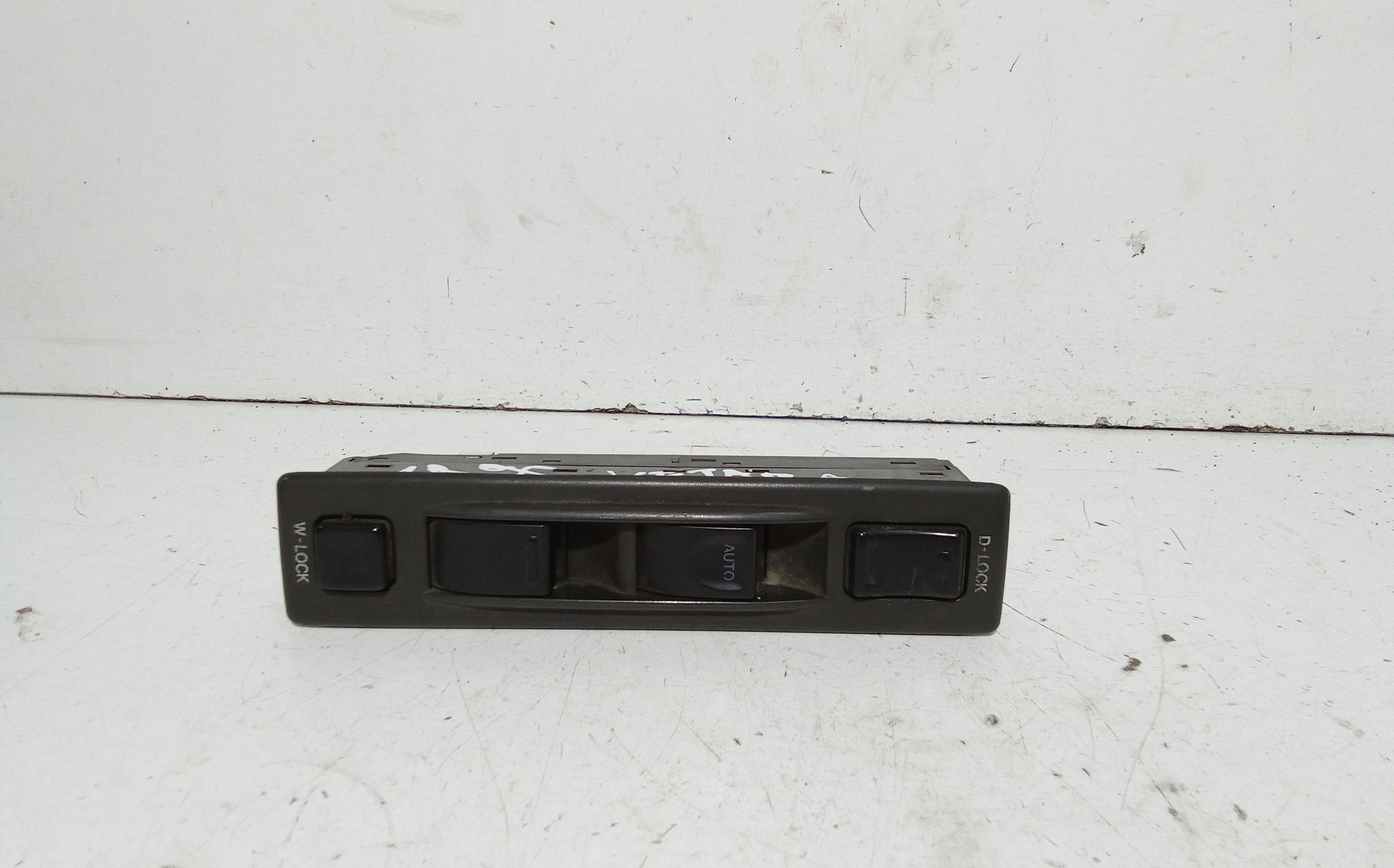 Interruttore Alzacristalli Porta Ant. Sinistro Usato