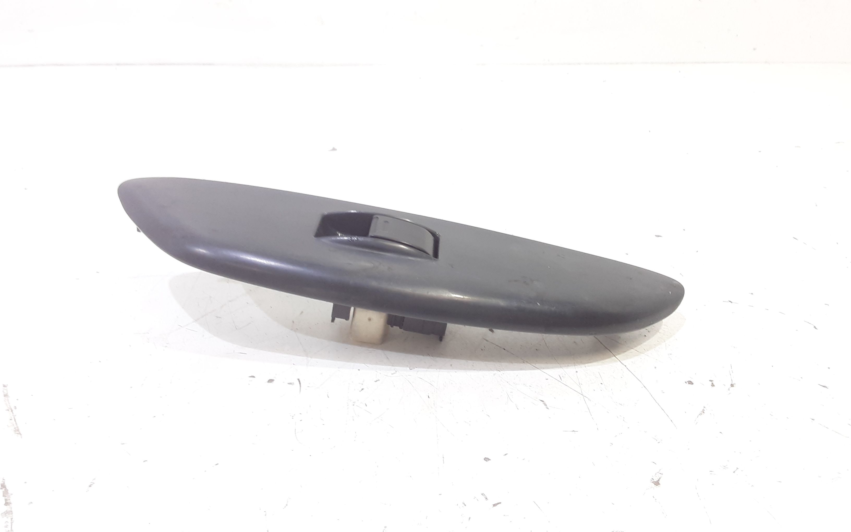 Interruttore Alzacristalli Porta Ant. Destro 8481012080 Usato