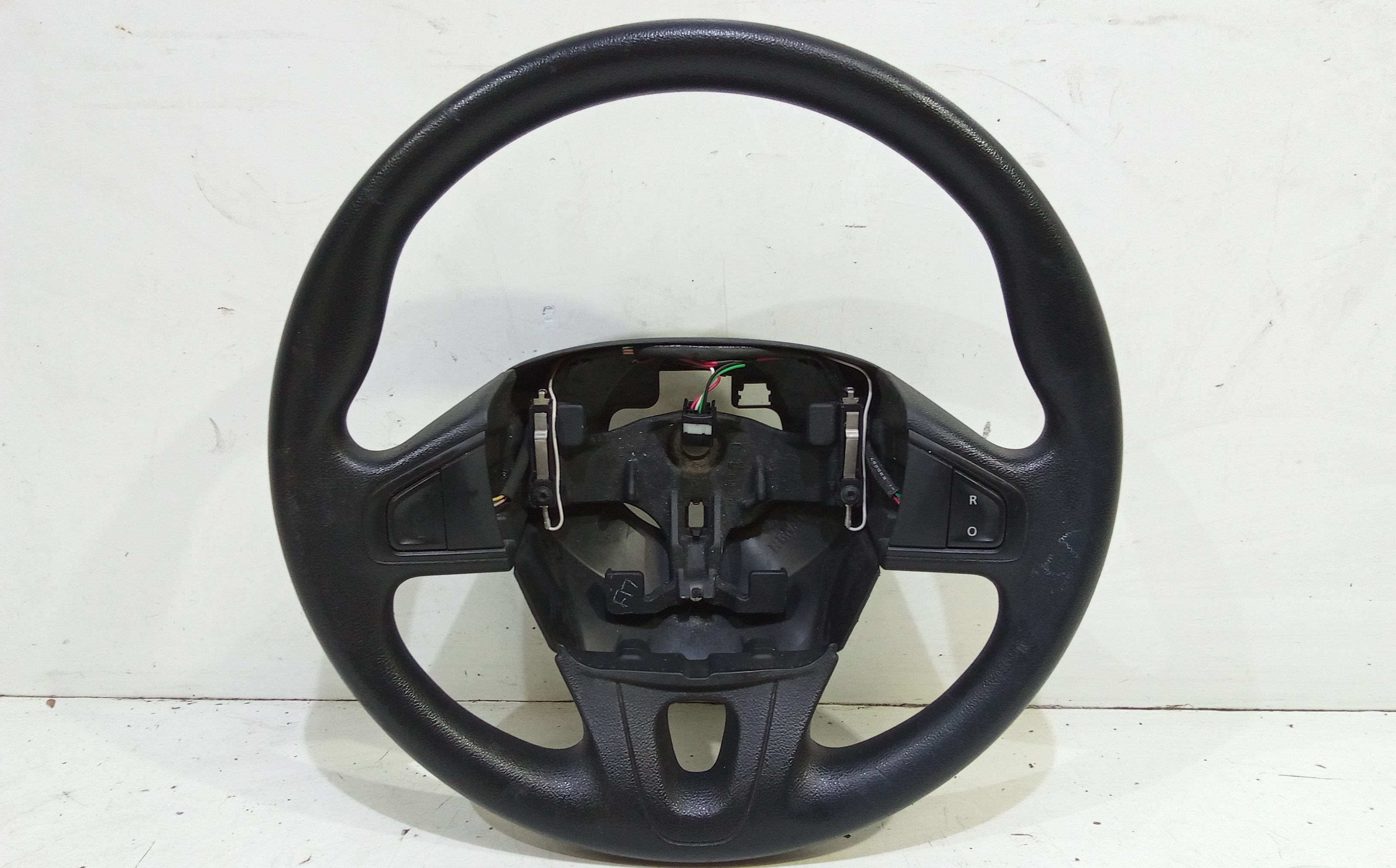 Volante 484300049R Usato