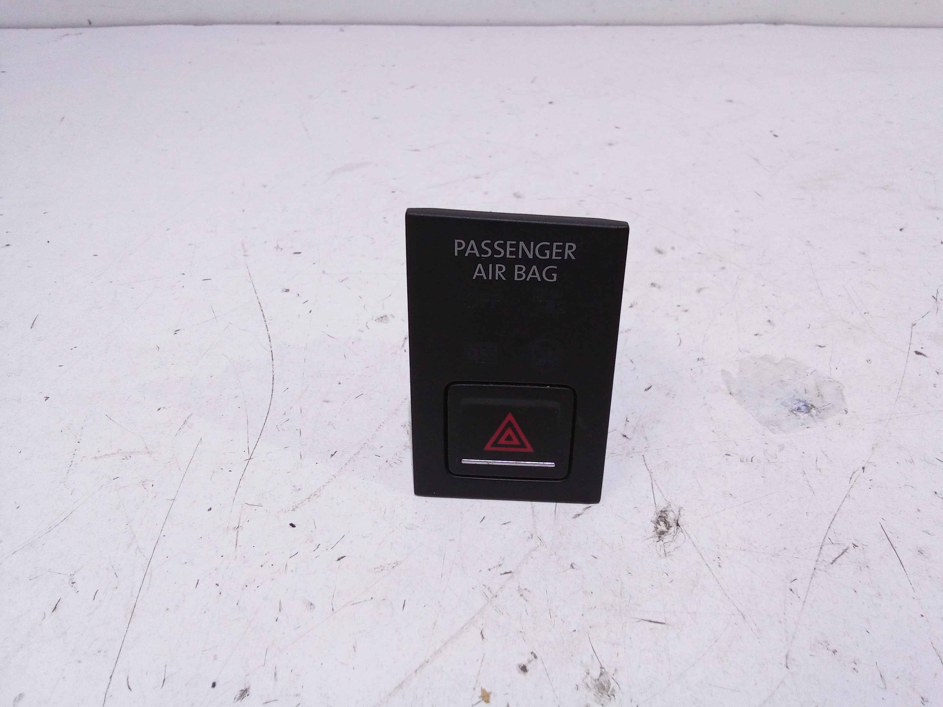 Interruttore Luci Emergenza 5H0925200AAVKE Usato