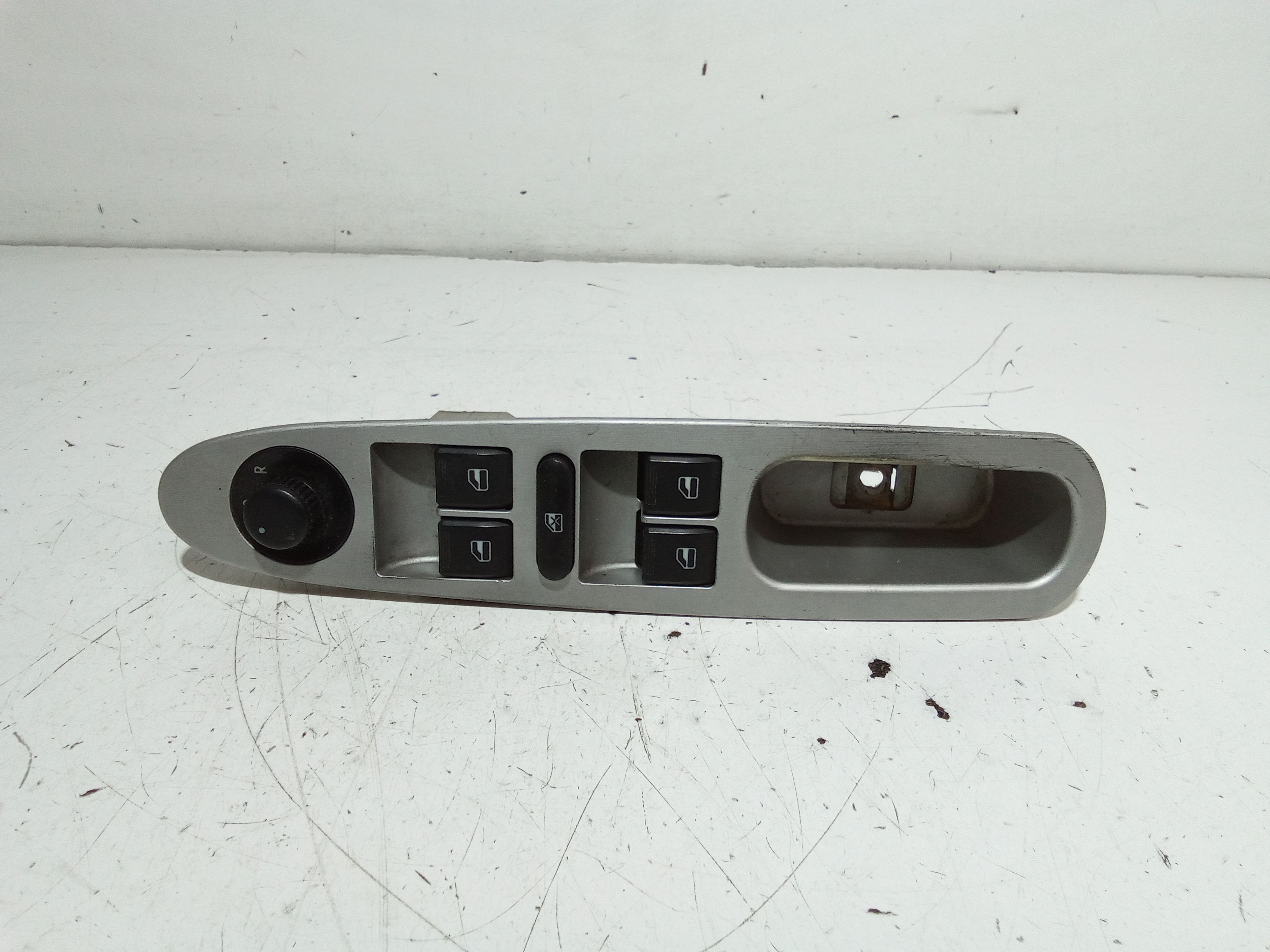 Interruttore Alzacristalli Porta Ant. Sinistro Usato