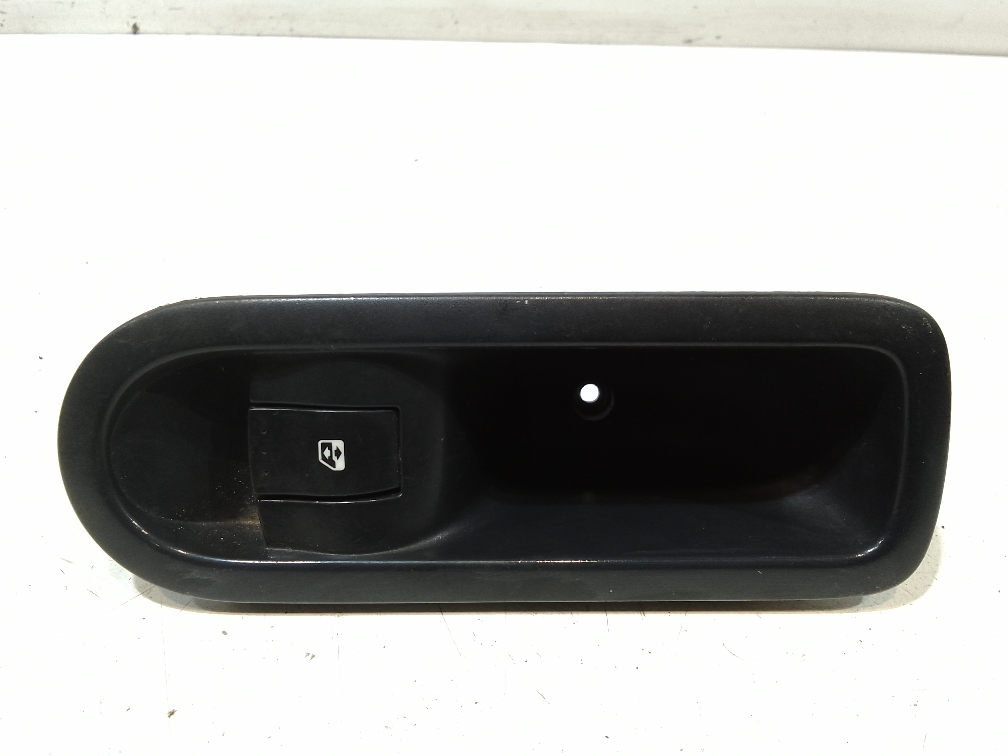 Interruttore Alzacristalli Porta Ant. Destro 8200174306 Usato