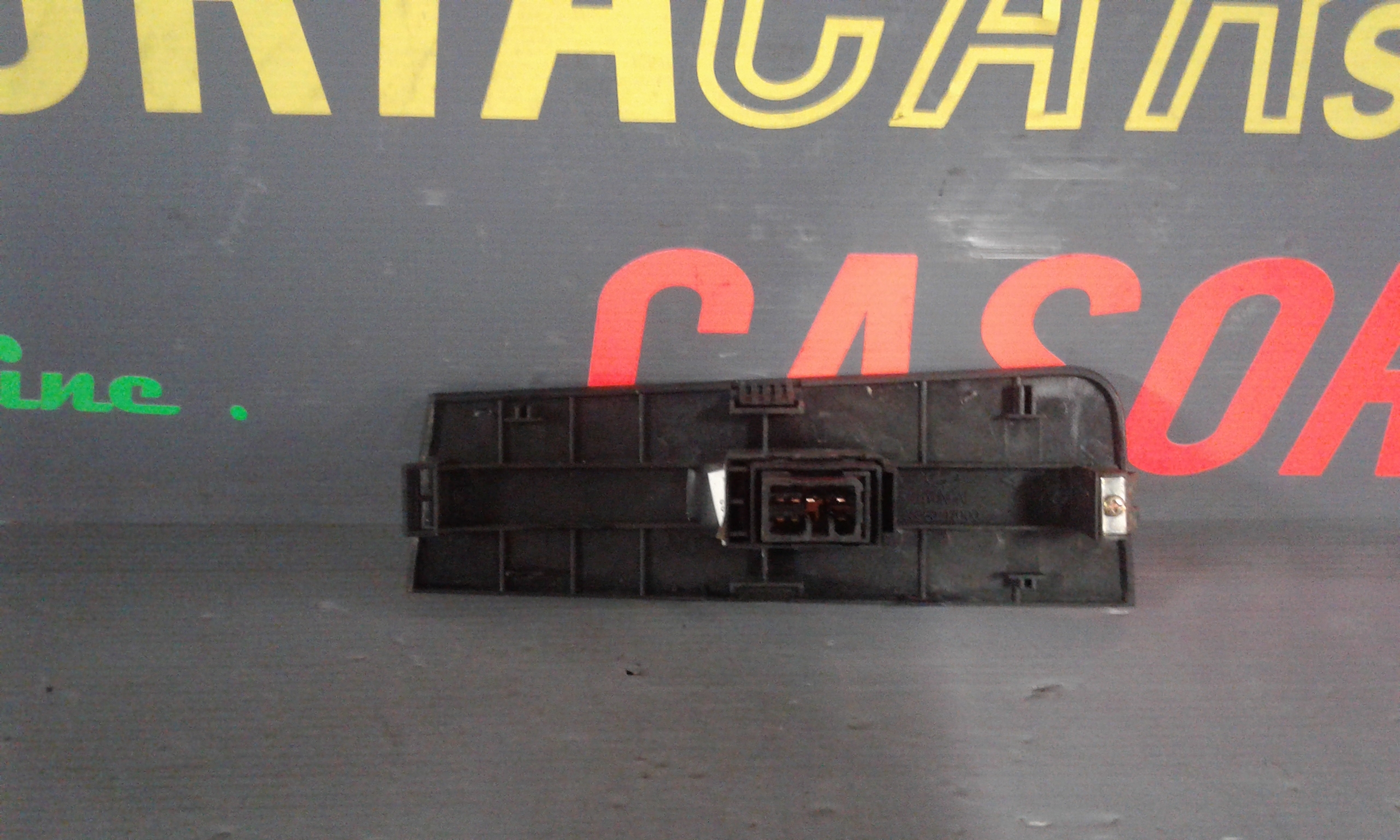 Interruttore Alzacristalli Porta Ant. Destro Usato