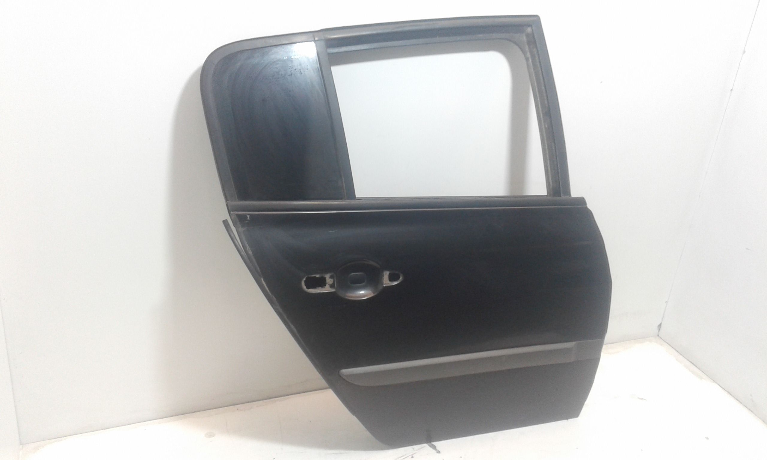 Porta Post. Destro 821003703R Usato