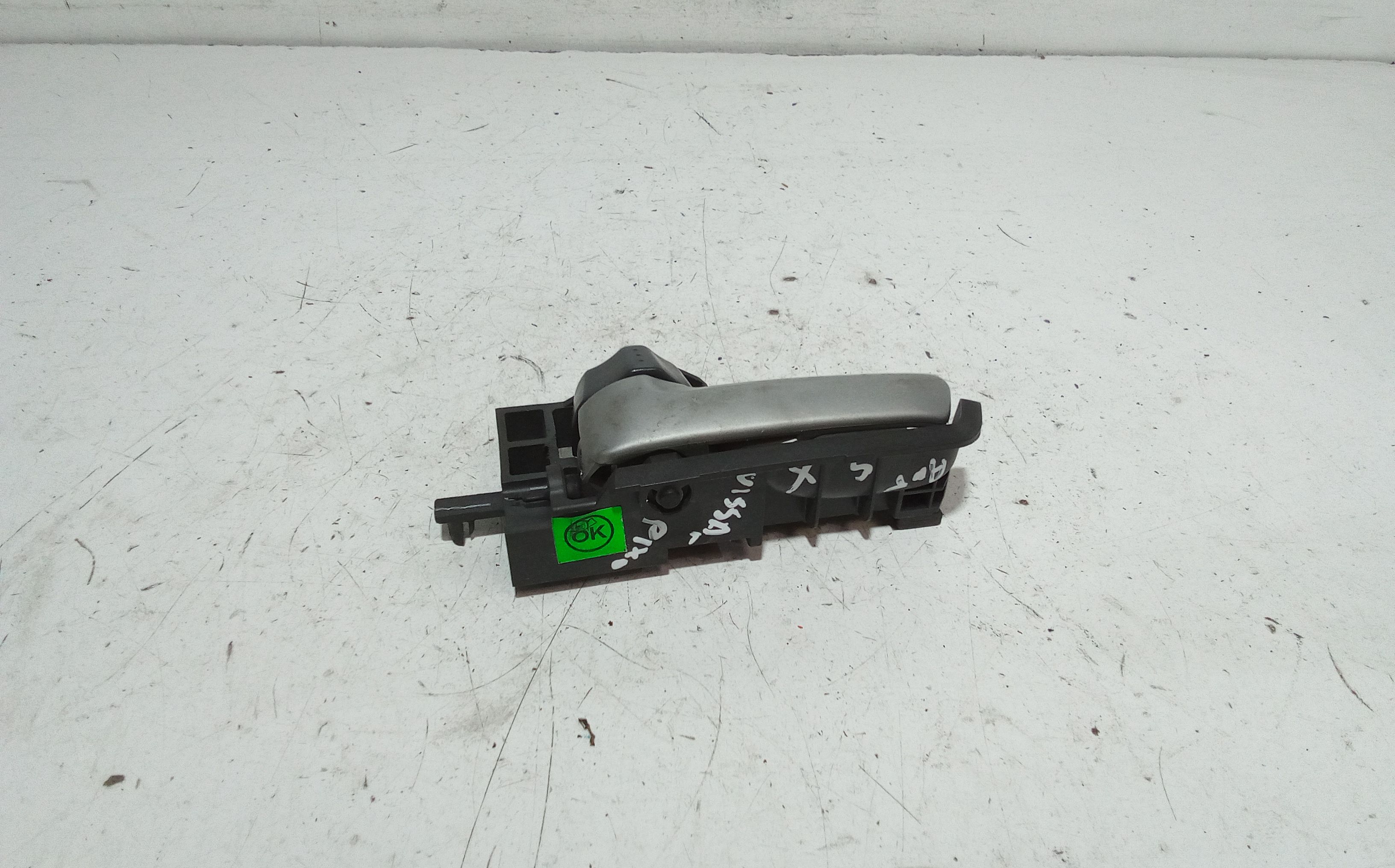 Maniglia Int. Apertura Porta Ant. Sinistro 806714A00F Usato